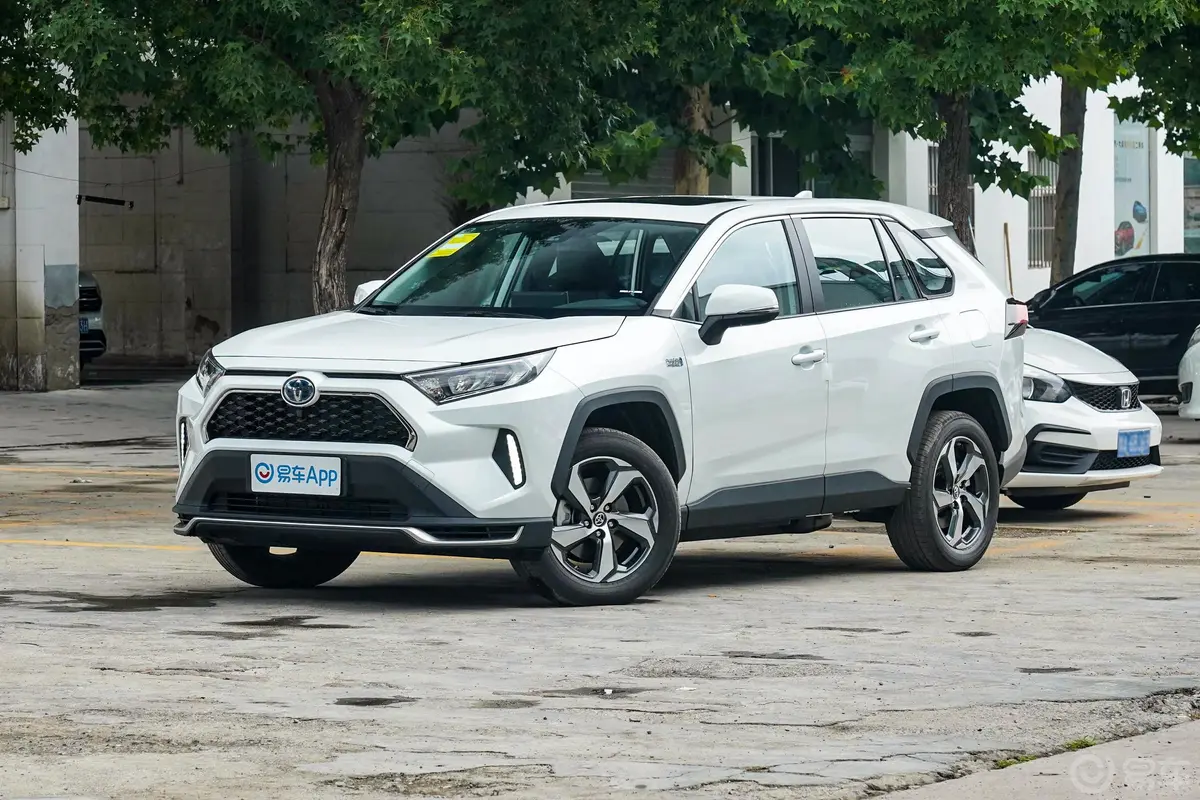 RAV4荣放 双擎E+2.5L 两驱精英Pro侧前45度车头向左水平