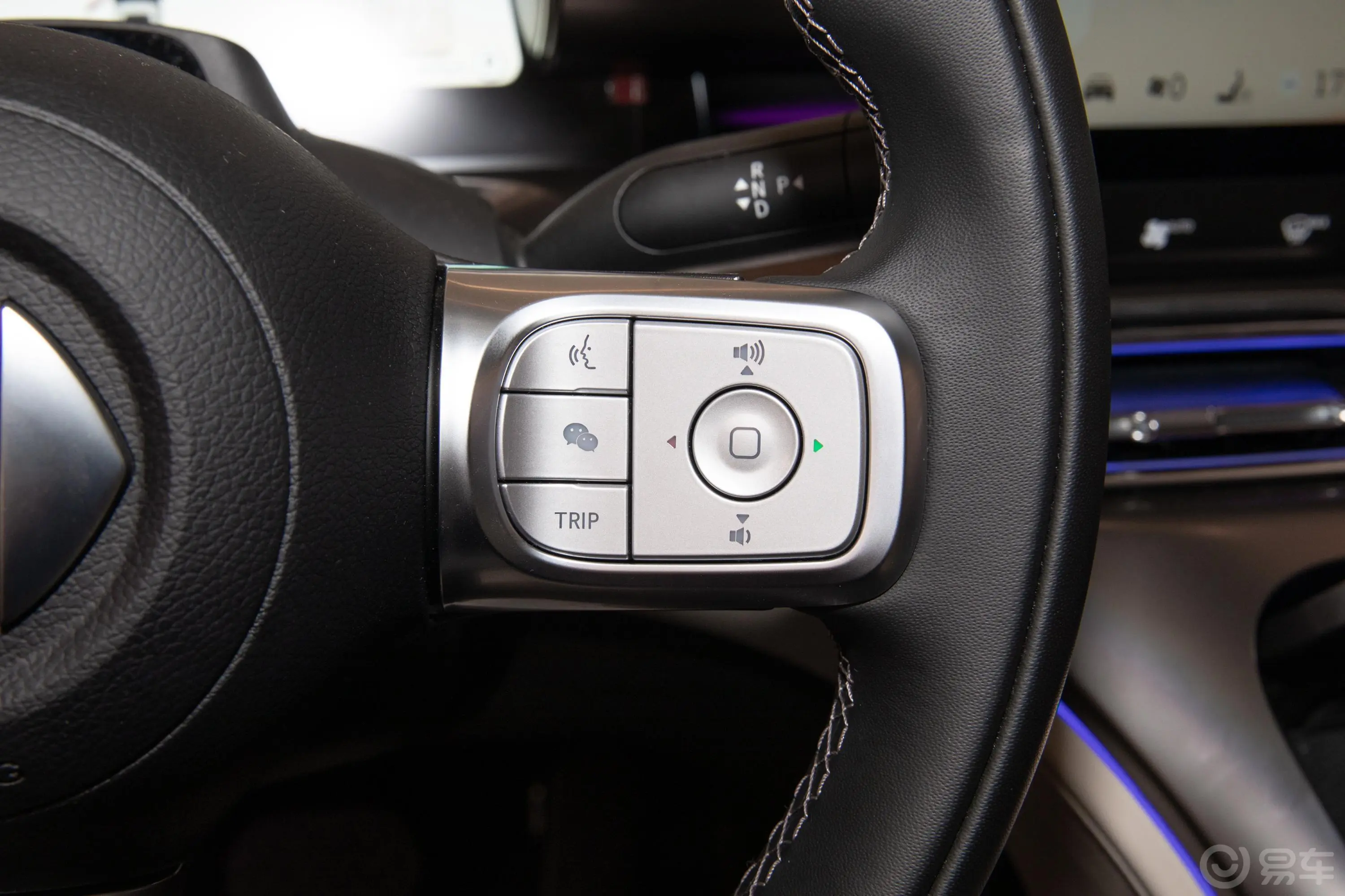 smart精灵#1560km 后驱Premium版右侧方向盘功能按键