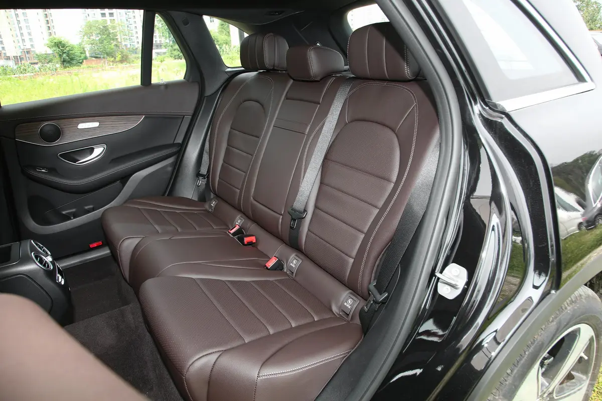 奔驰GLC改款 GLC 300 L 4MATIC 动感型臻藏版后排座椅