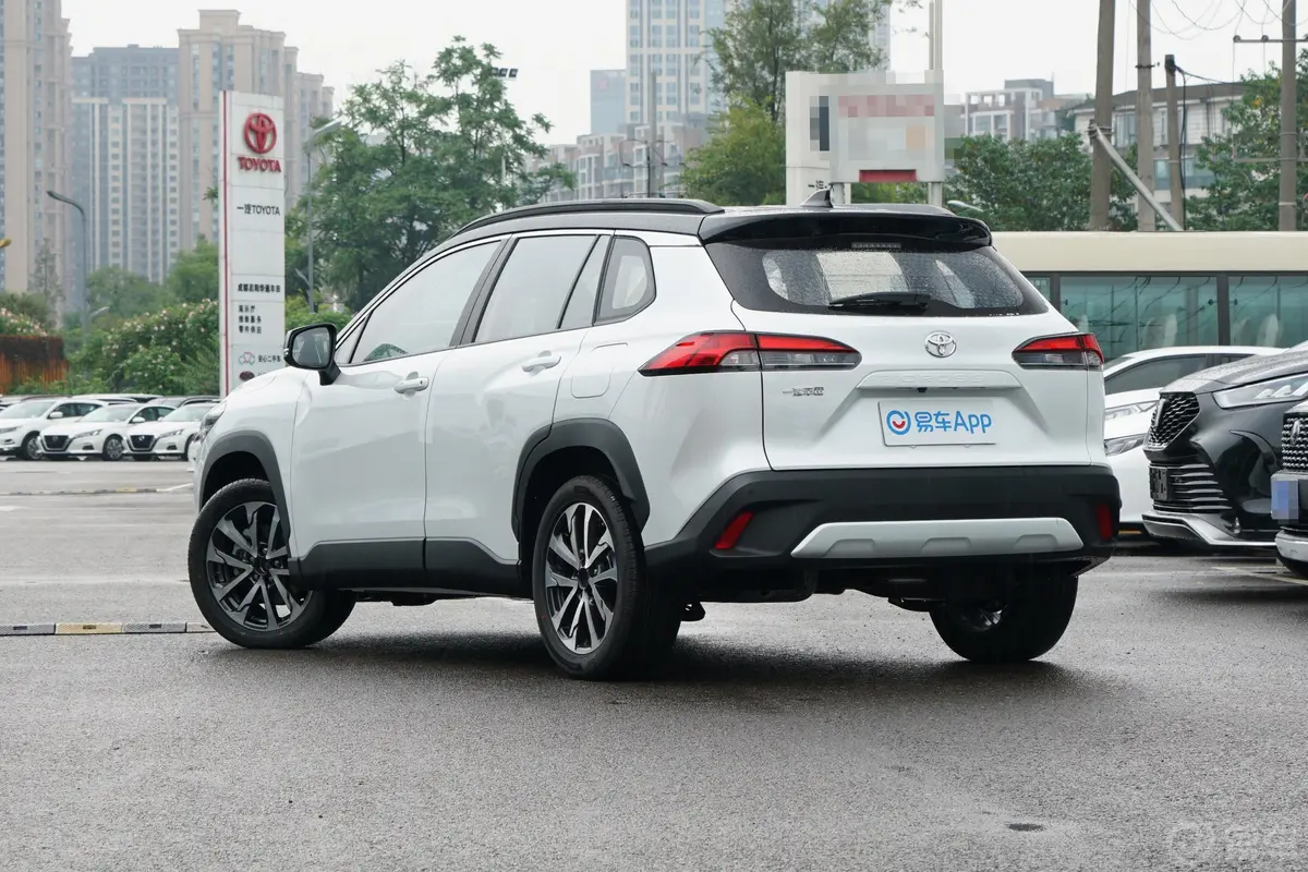 卡罗拉锐放2.0L CVT 旗舰版侧后45度车头向左水平