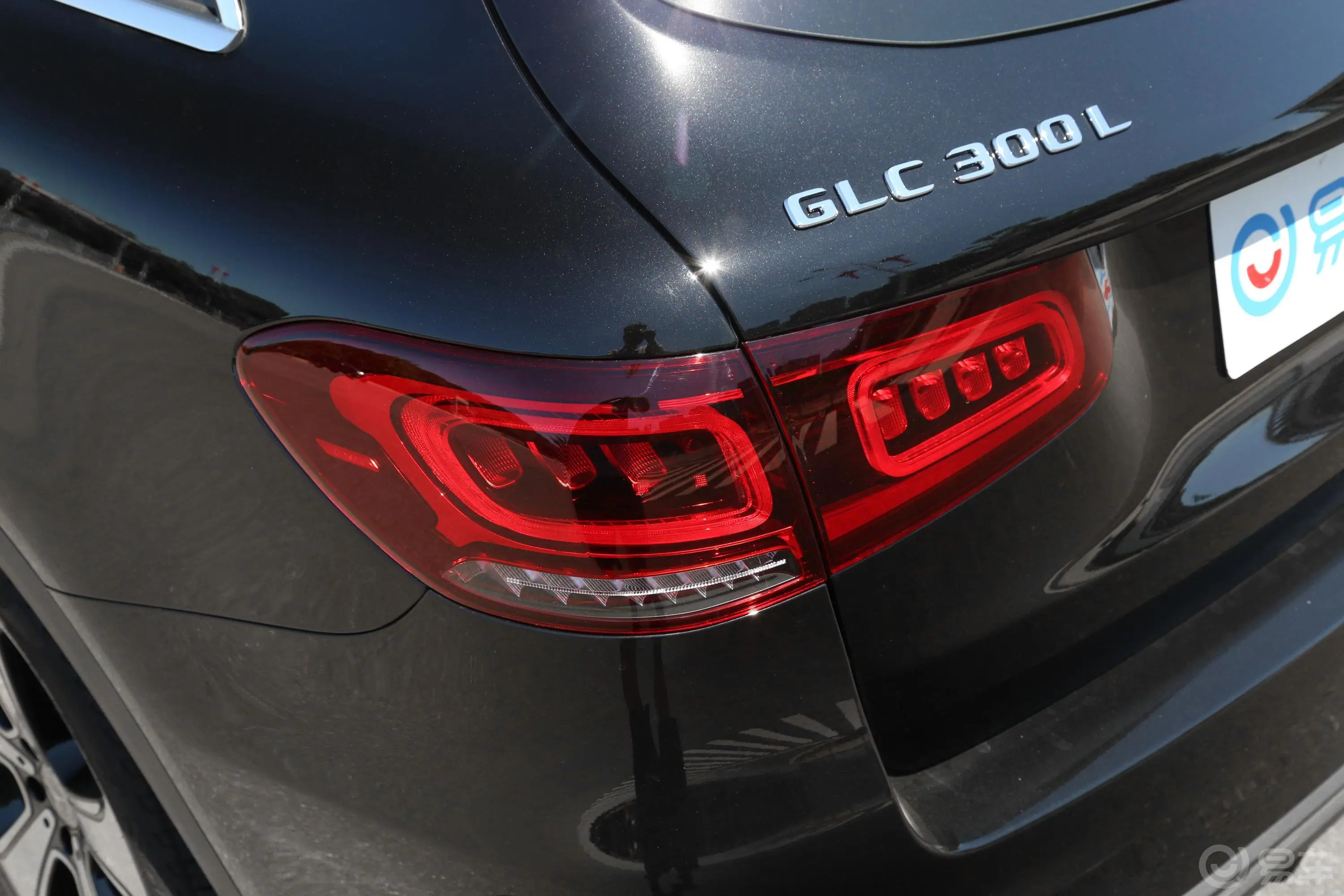 奔驰GLC改款三 GLC 300 L 4MATIC 豪华型尾灯侧45度俯拍