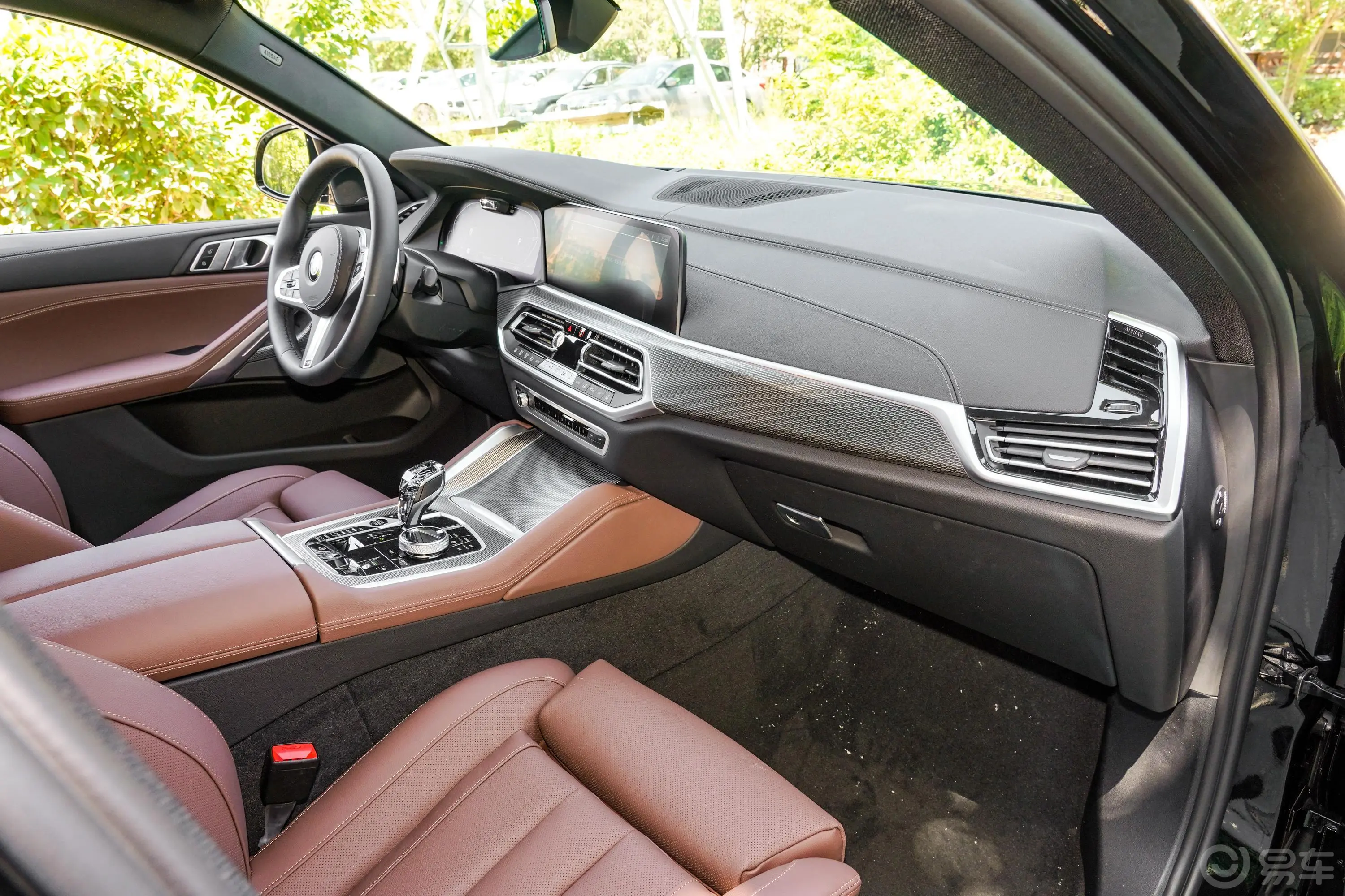 宝马X6改款二 xDrive40i 尊享型 M运动套装内饰全景副驾驶员方向