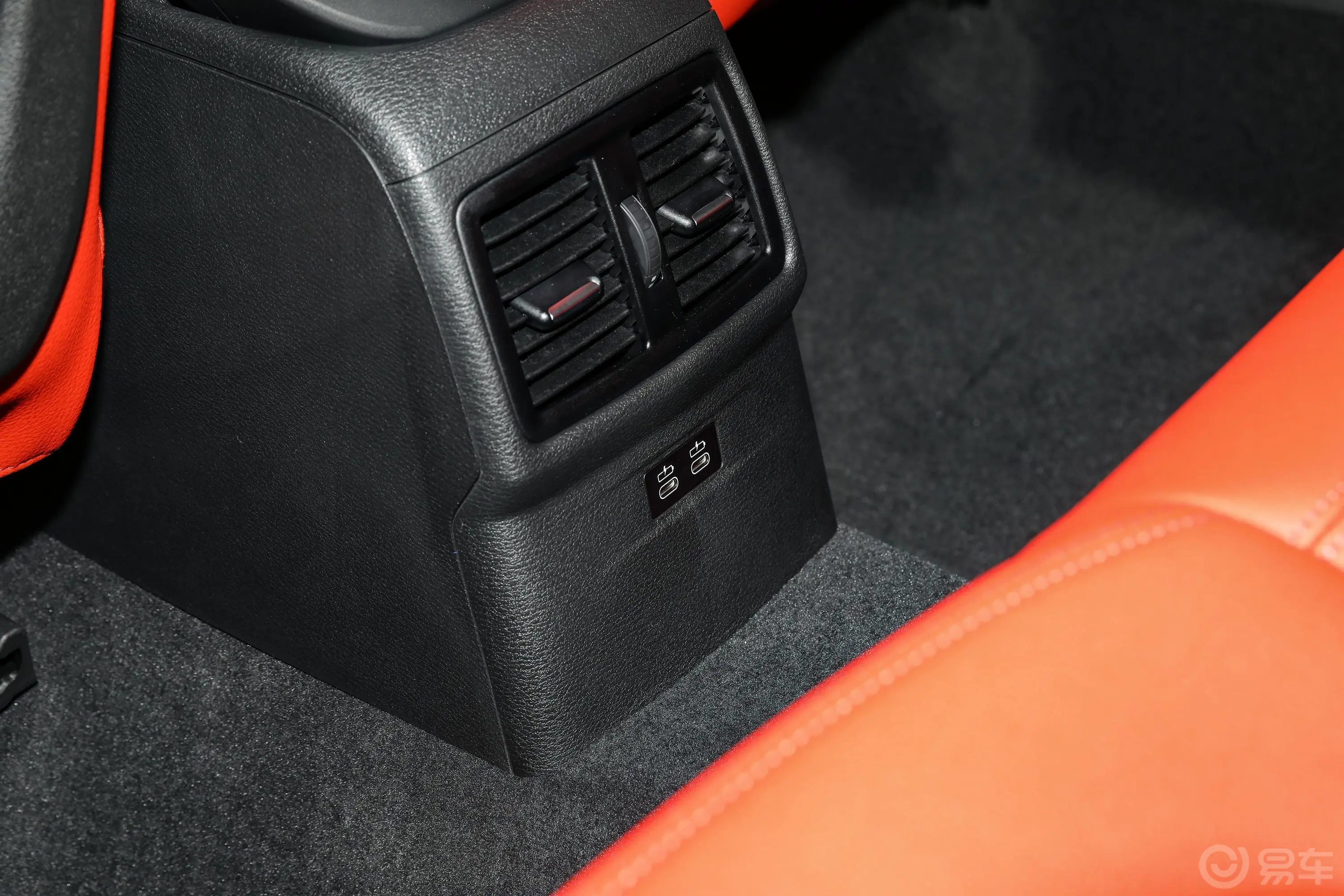 宝马X2sDrive25i M运动套装后排空调控制键