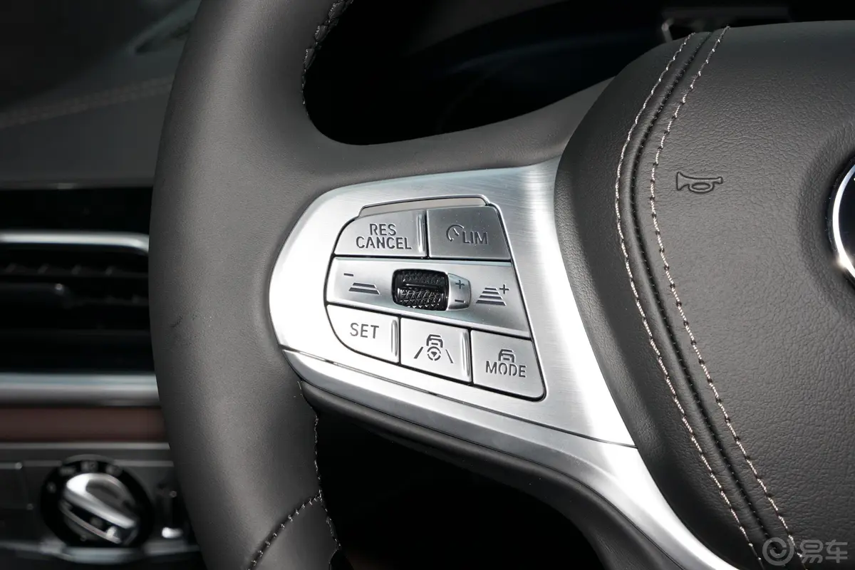 宝马7系740Li xDrive 行政型 豪华套装左侧方向盘功能按键