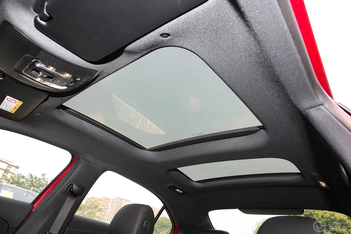 奔驰A级改款 A 200 L 运动轿车动感型天窗内拍关闭