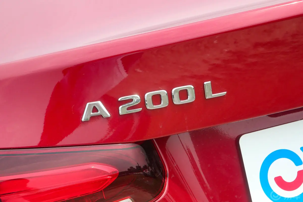 奔驰A级改款 A 200 L 运动轿车动感型外观
