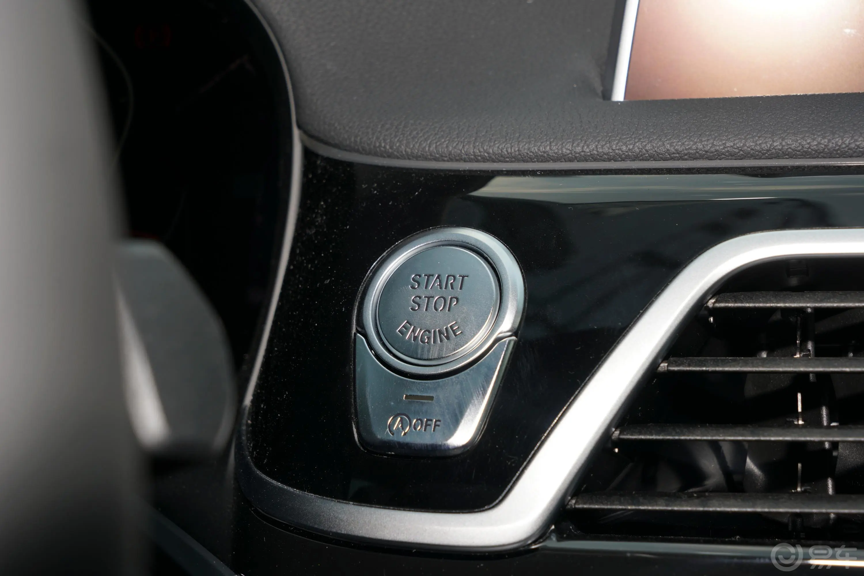 宝马7系740Li xDrive 行政型 豪华套装钥匙孔或一键启动按键