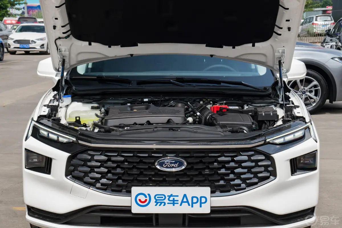 蒙迪欧改款 EcoBoost 245 时尚型发动机舱整体