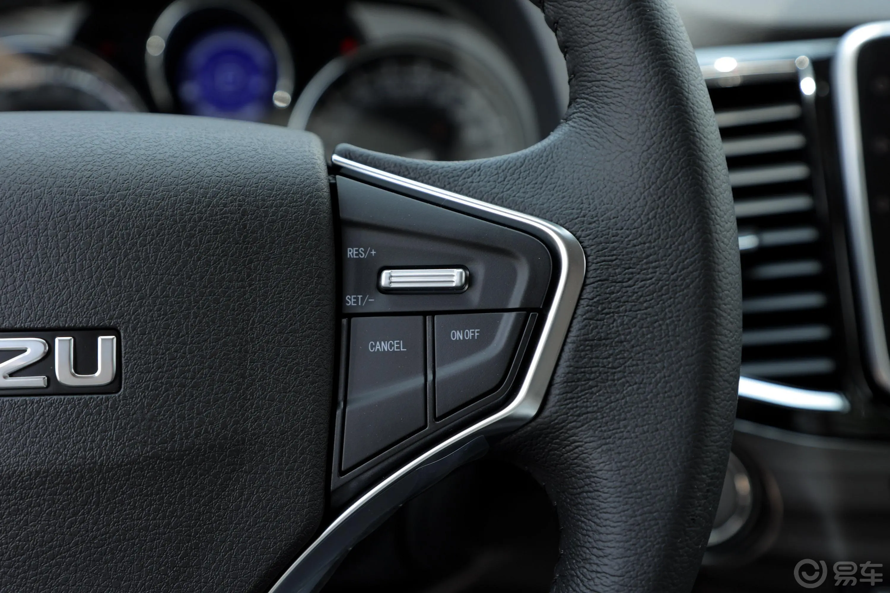 铃拓2.0T 自动 两驱 领耀版 汽油右侧方向盘功能按键