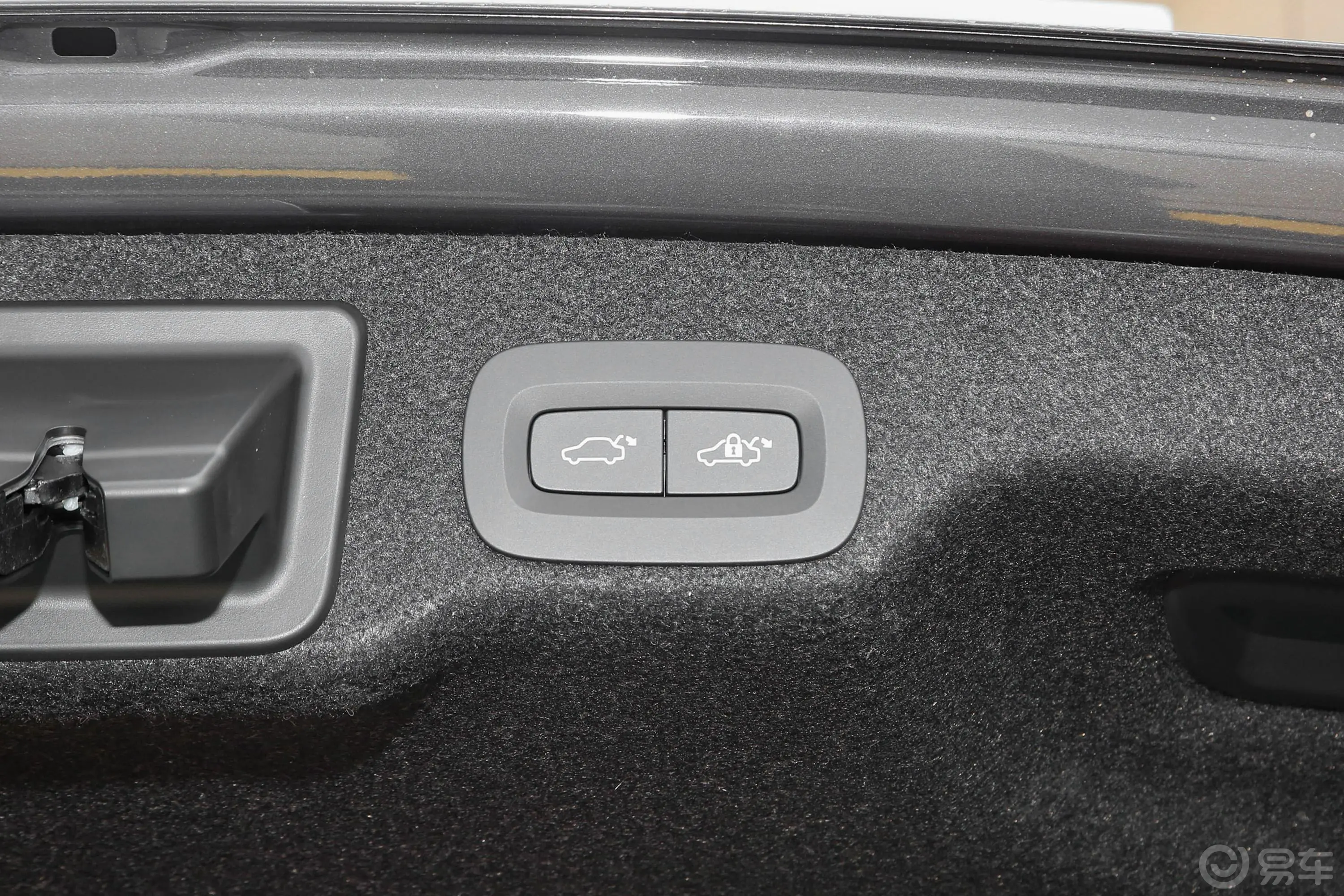 沃尔沃S90B5 智远豪华版电动尾门按键（手动扶手）
