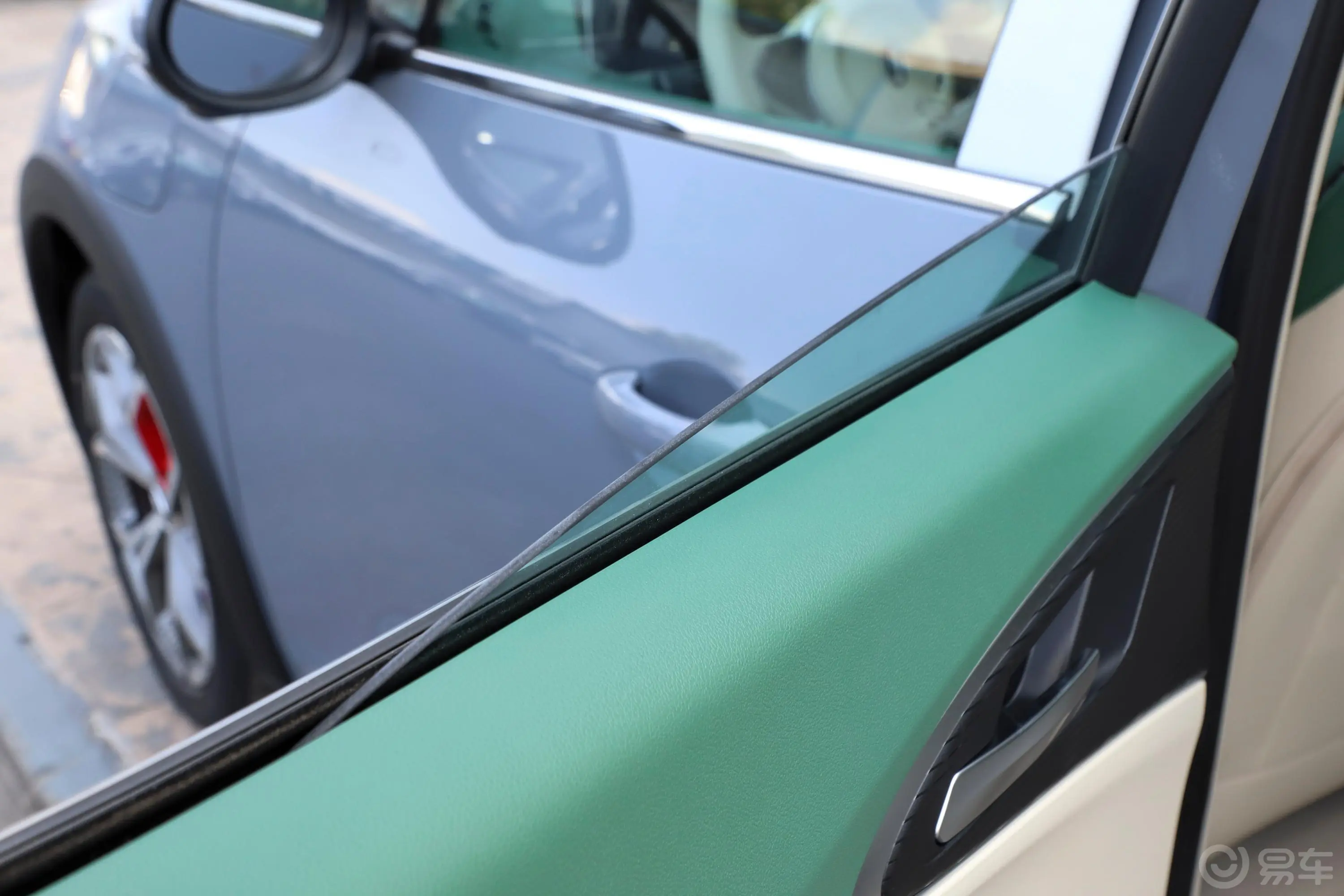 欧拉好猫GT木兰版 401km 标准续航 标准版后排玻璃材质特写