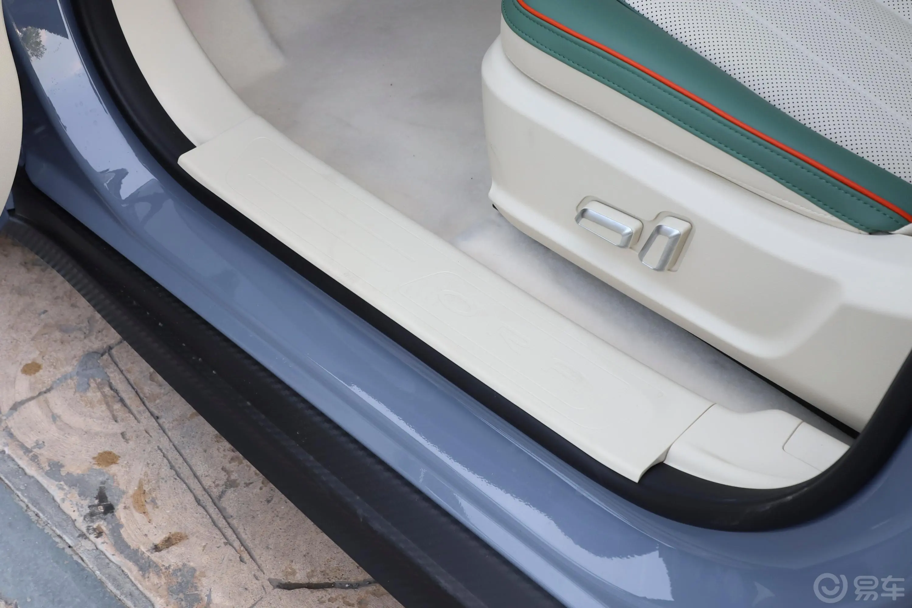 欧拉好猫GT木兰版 401km 标准续航 标准版前排迎宾踏板