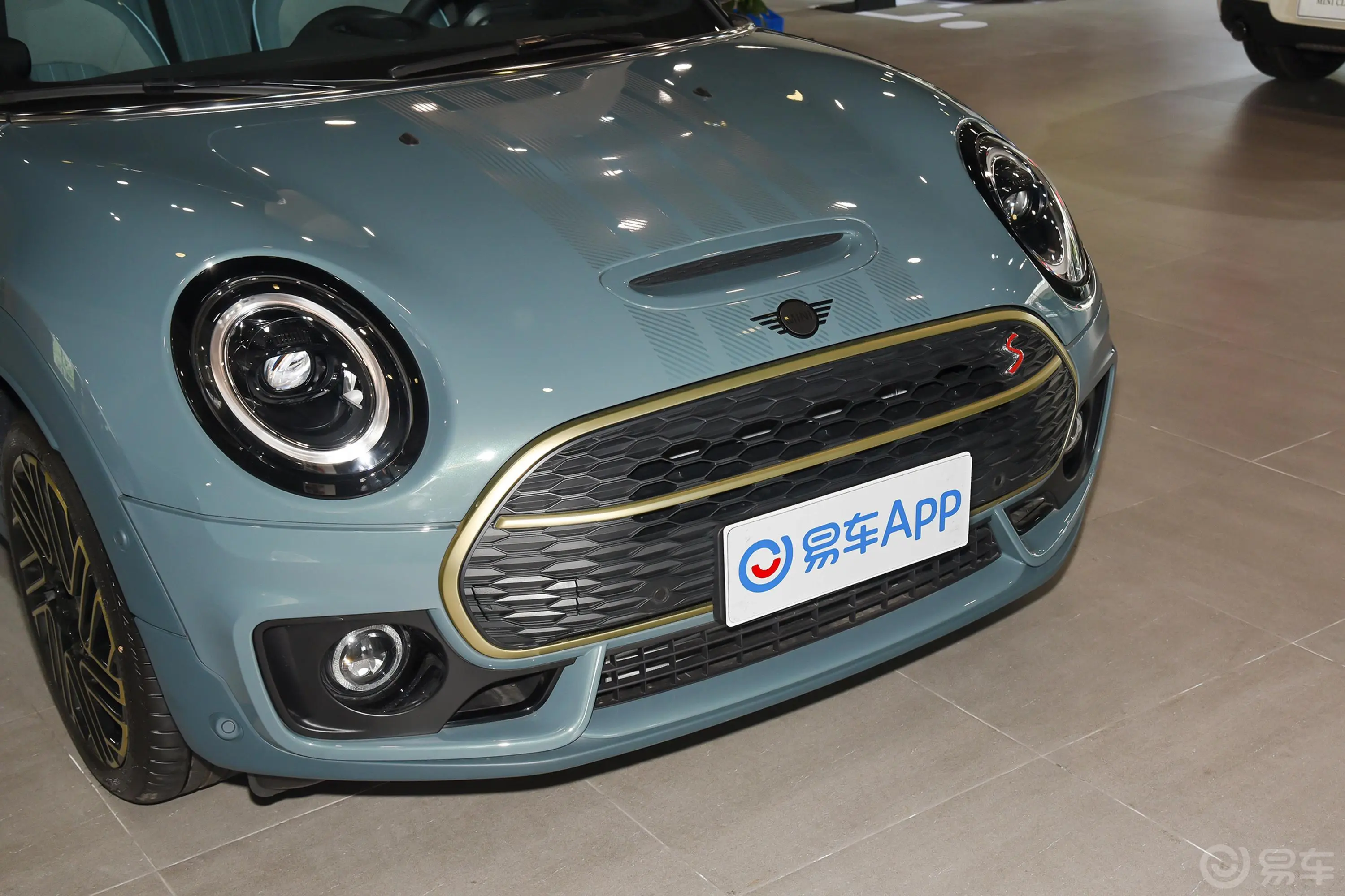 MINI CLUBMAN2.0T COOPER S 自在特别版前格栅侧俯拍