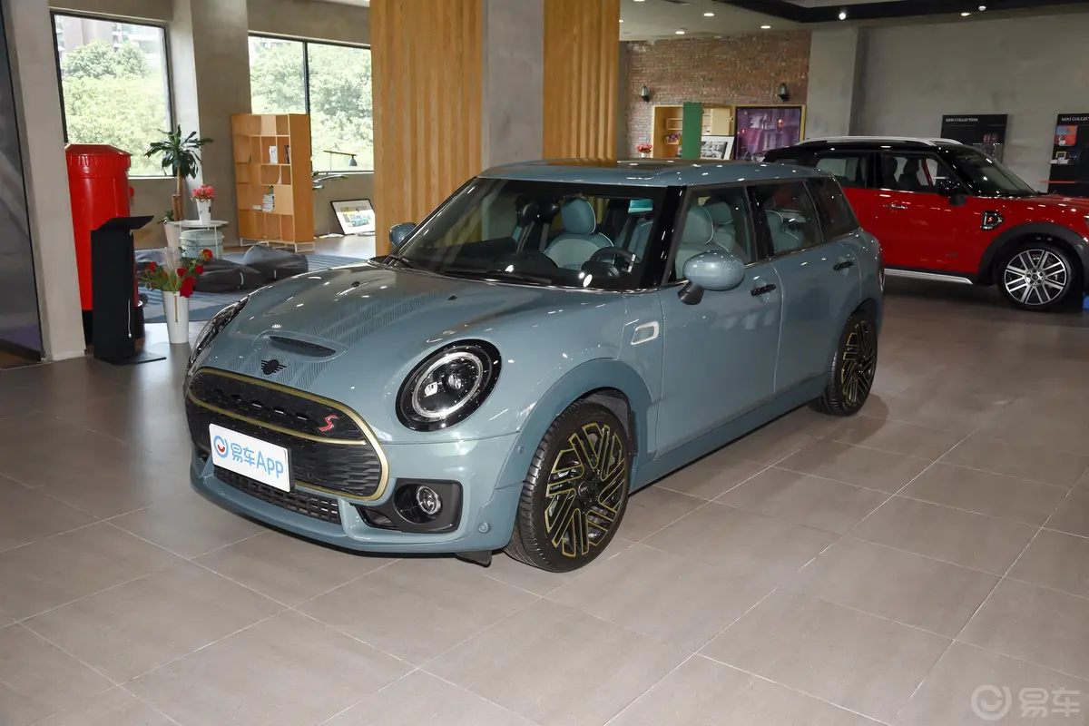 MINI CLUBMAN2.0T COOPER S 自在特别版侧前45度车头向左水平