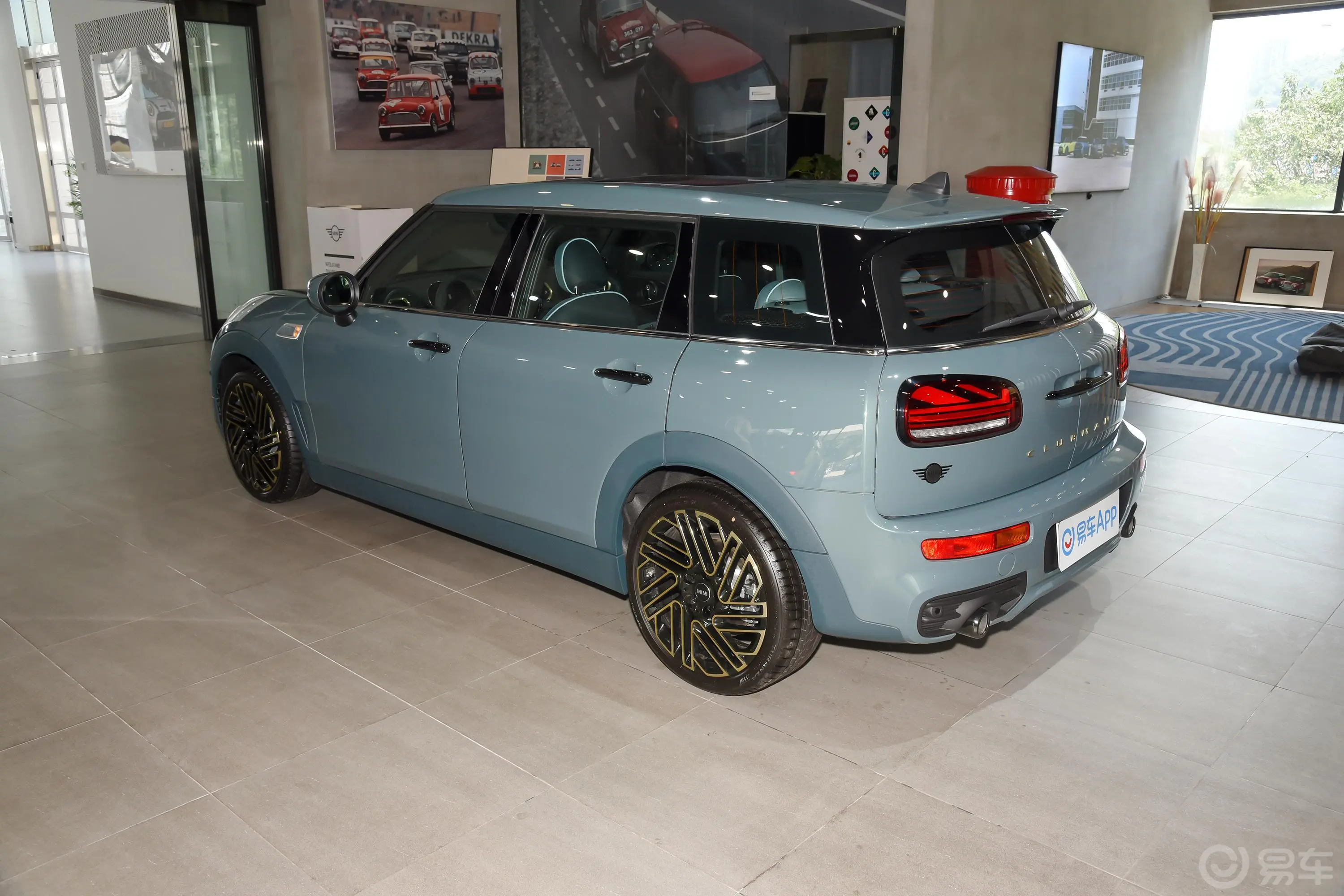 MINI CLUBMAN2.0T COOPER S 自在特别版侧后45度车头向左水平