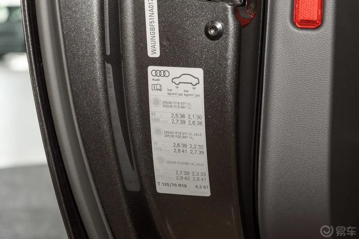 奥迪S53.0T Coupe胎压信息铭牌