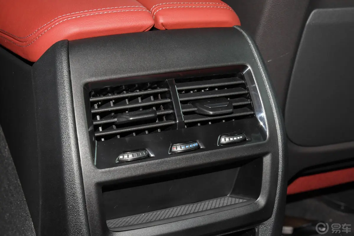 宝马X6改款 xDrive30i M运动套装空间