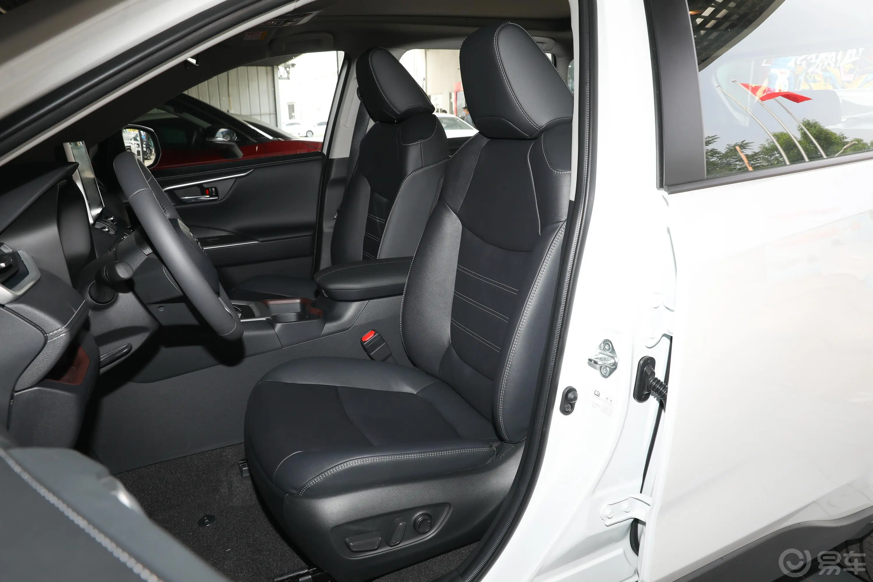 RAV4荣放2.0L CVT两驱尊贵版驾驶员座椅