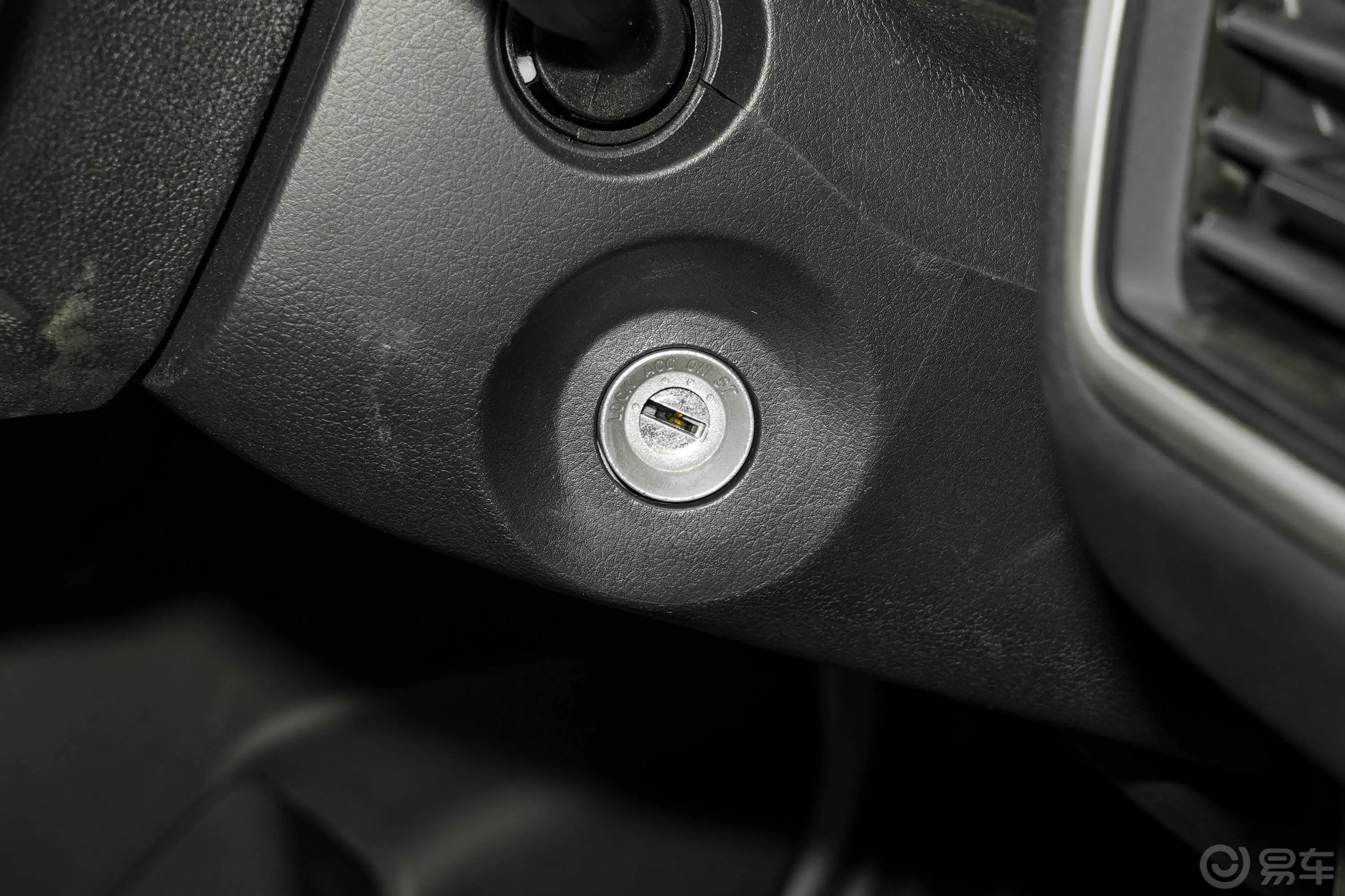 神骐PLUS1.8L 手动 单排 舒适空调版钥匙孔或一键启动按键