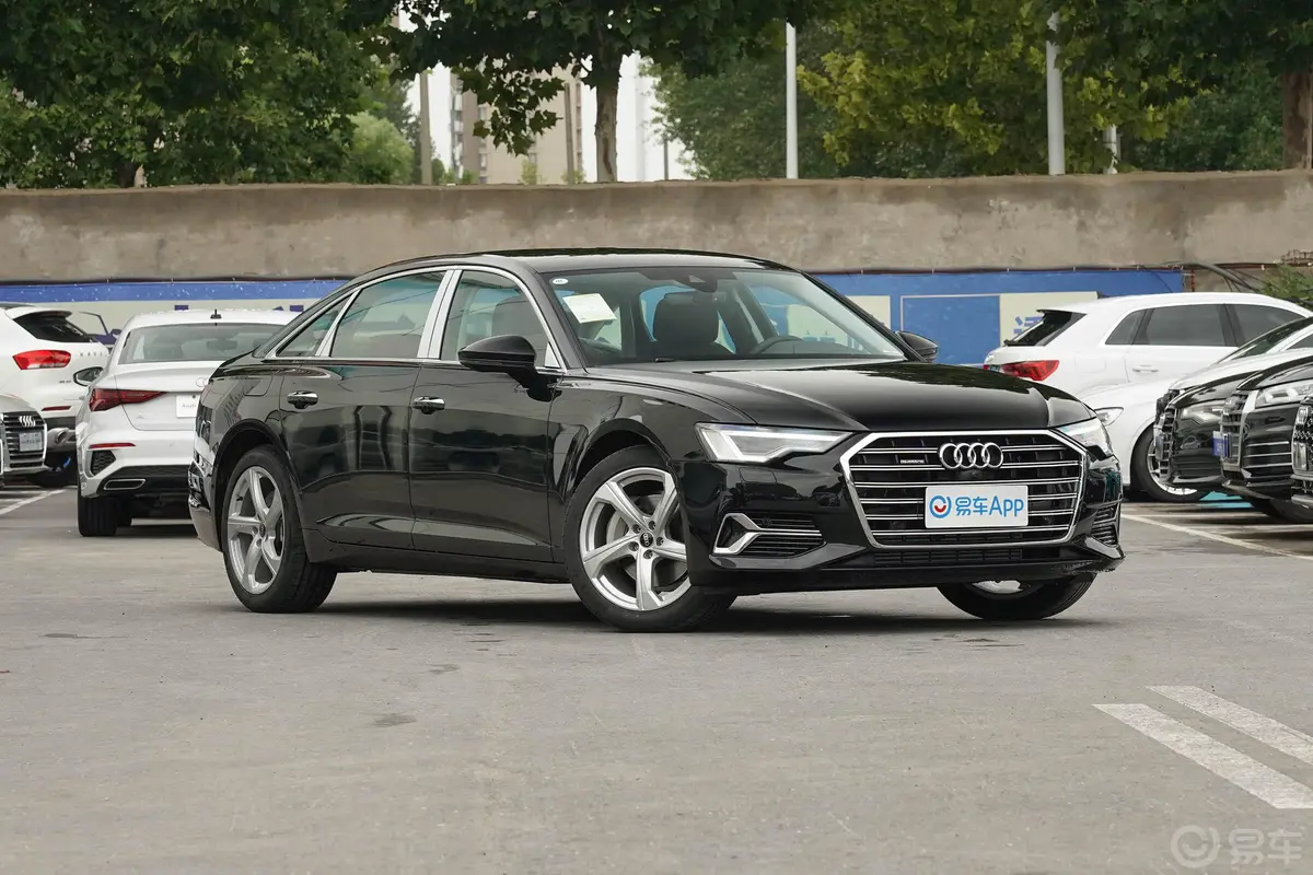 奥迪A6L45 TFSI quattro 臻选致雅型车辆信息铭牌