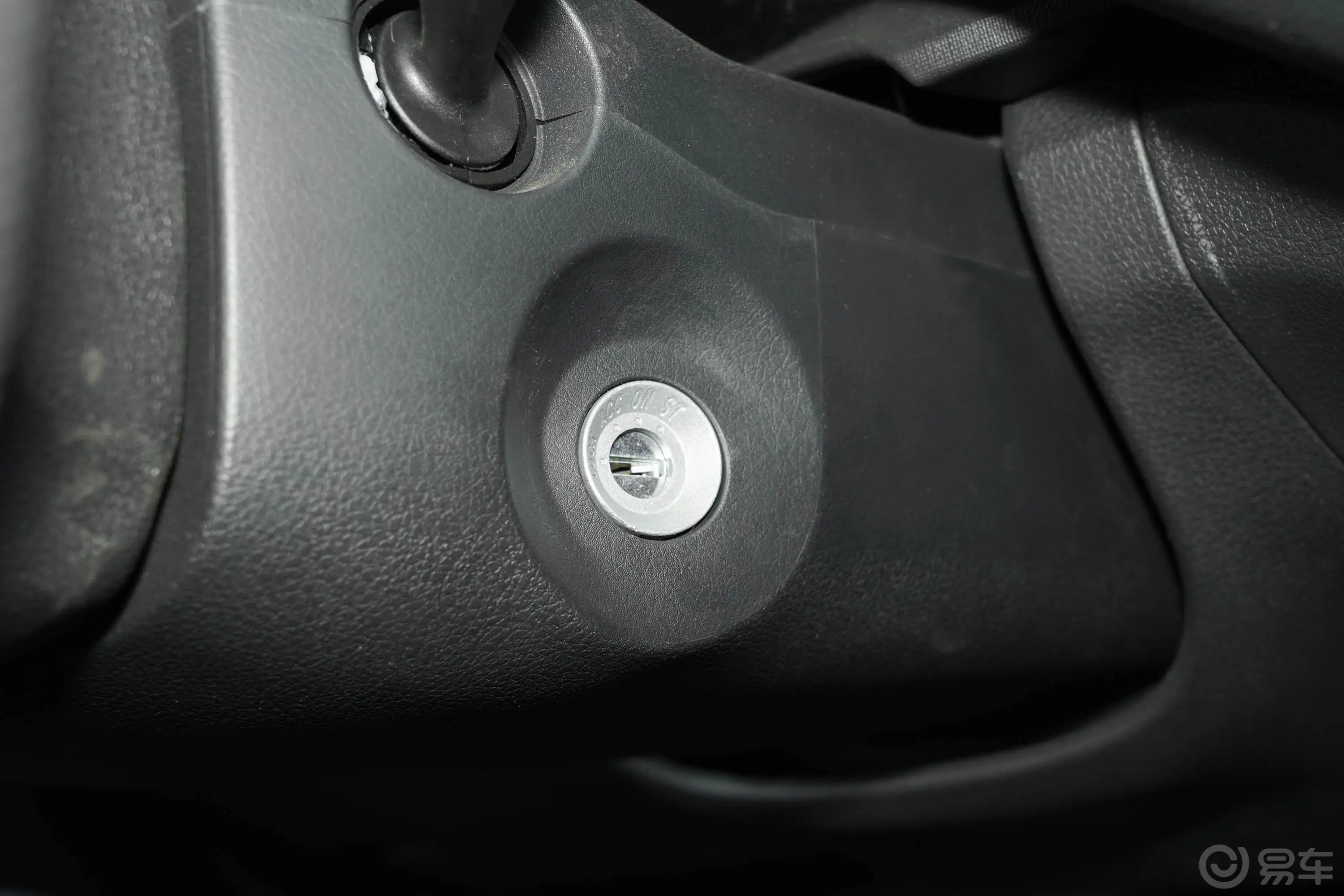 神骐PLUS1.8L 手动 双排 舒适空调版钥匙孔或一键启动按键