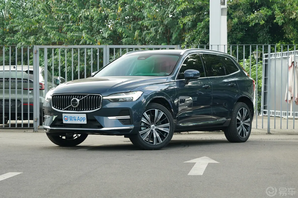 沃尔沃XC60 RECHARGET8 长续航 智雅豪华版侧前45度车头向左水平