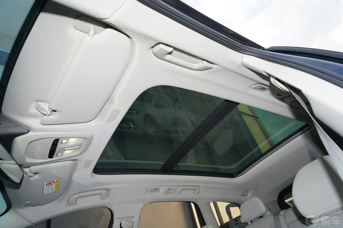 沃尔沃XC60新能源T8 长续航 智雅豪华版天窗内拍关闭