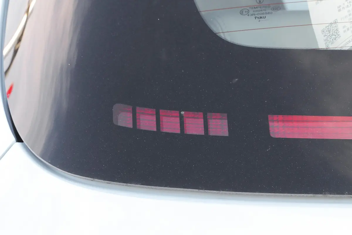 欧拉好猫莫兰迪版 401km 标准续航 尊贵型 磷酸铁锂外观灯组