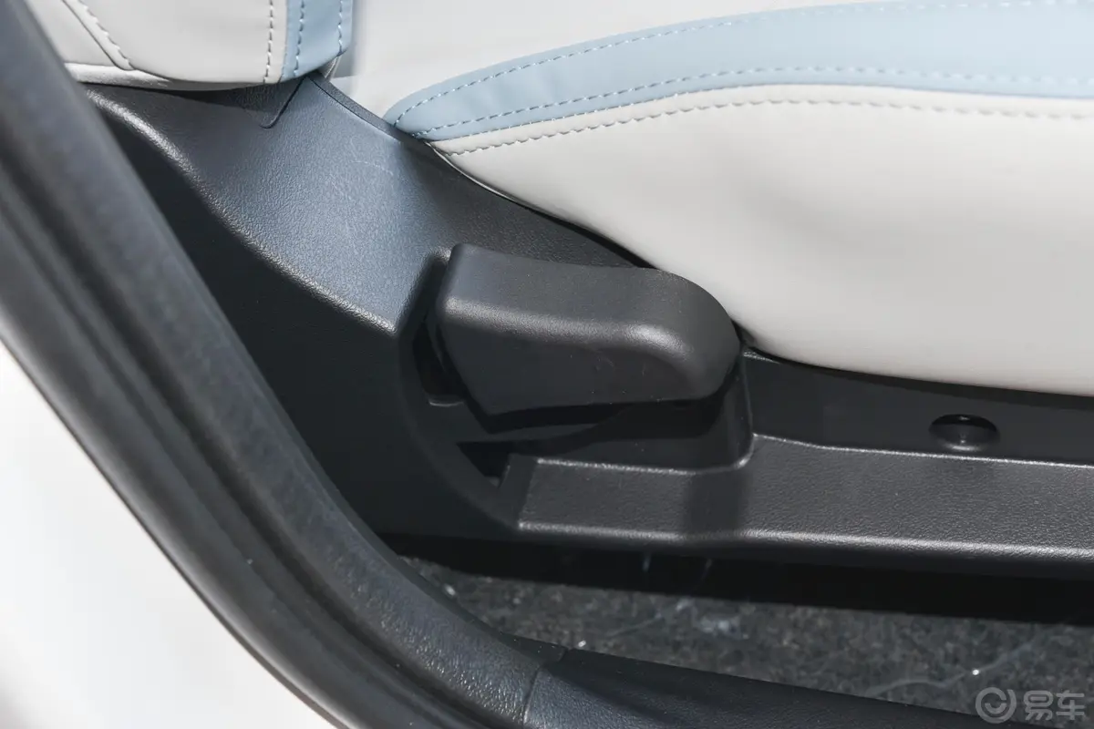 瑞虎3xPLUS 1.5L 手动 时尚版副驾座椅调节