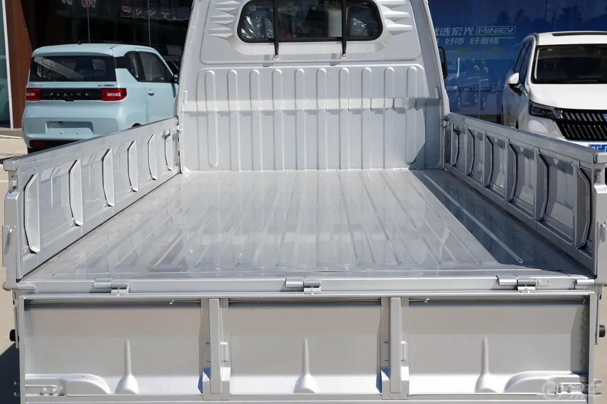 五菱荣光小卡EV296km 单排舒适型 2座后备厢空间特写