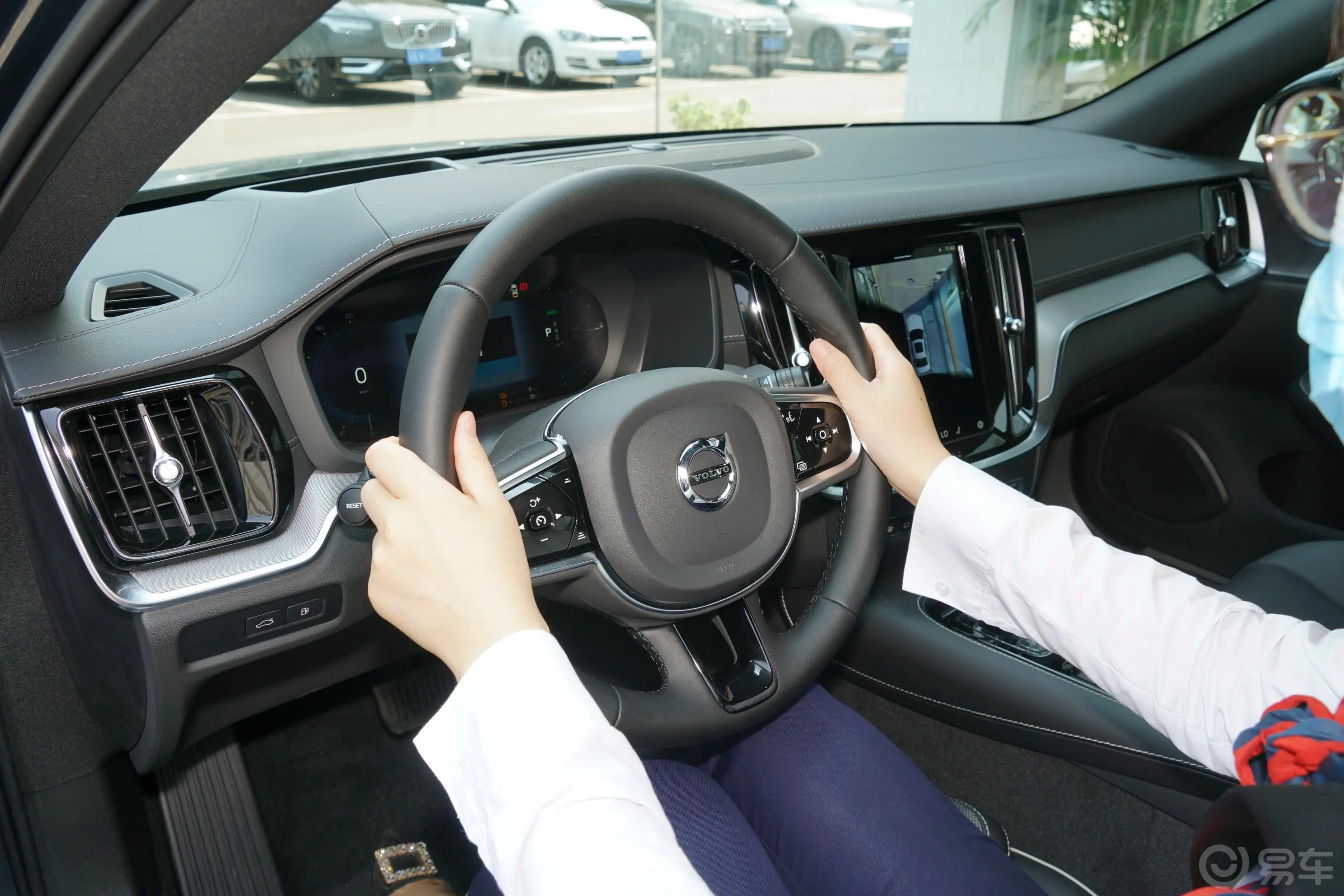 沃尔沃S60新能源T8 四驱智雅运动版主驾驶位