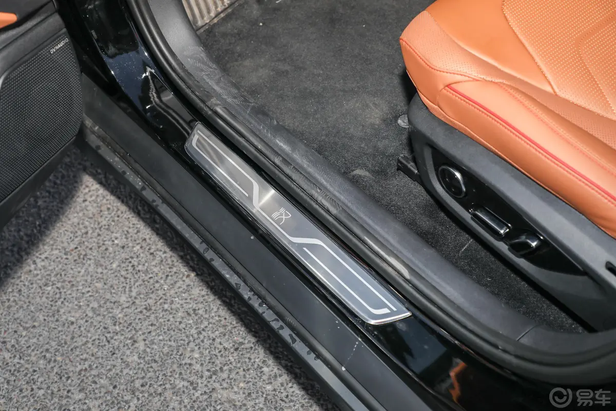 汉DM-i 1.5T 242km 旗舰型前排迎宾踏板