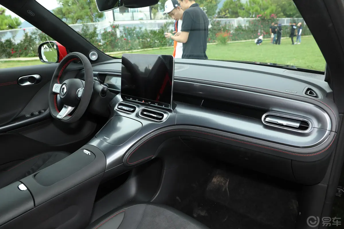 smart精灵#1500km 四驱BRABUS性能版内饰全景副驾驶员方向