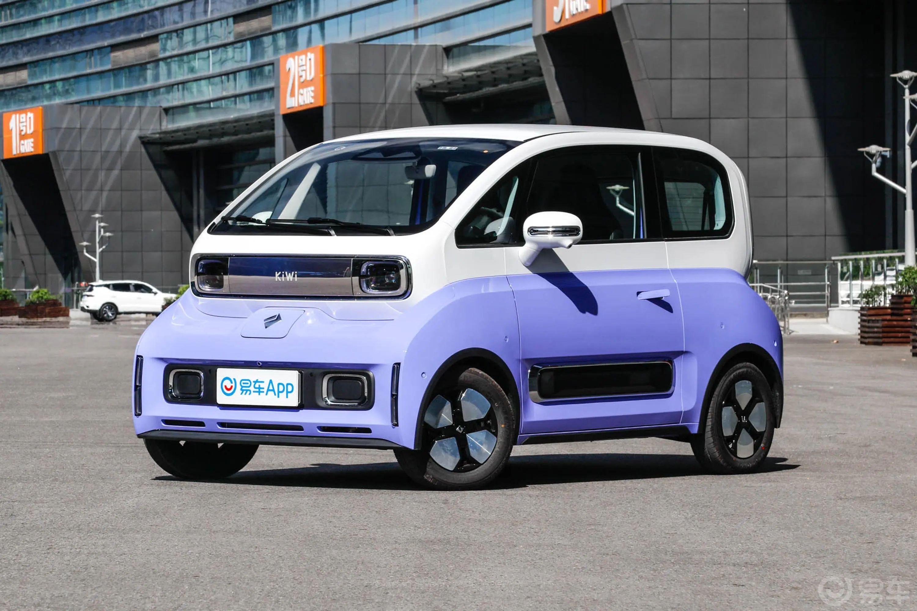 宝骏KiWi EV301km 大疆版 三元锂侧前45度车头向左水平