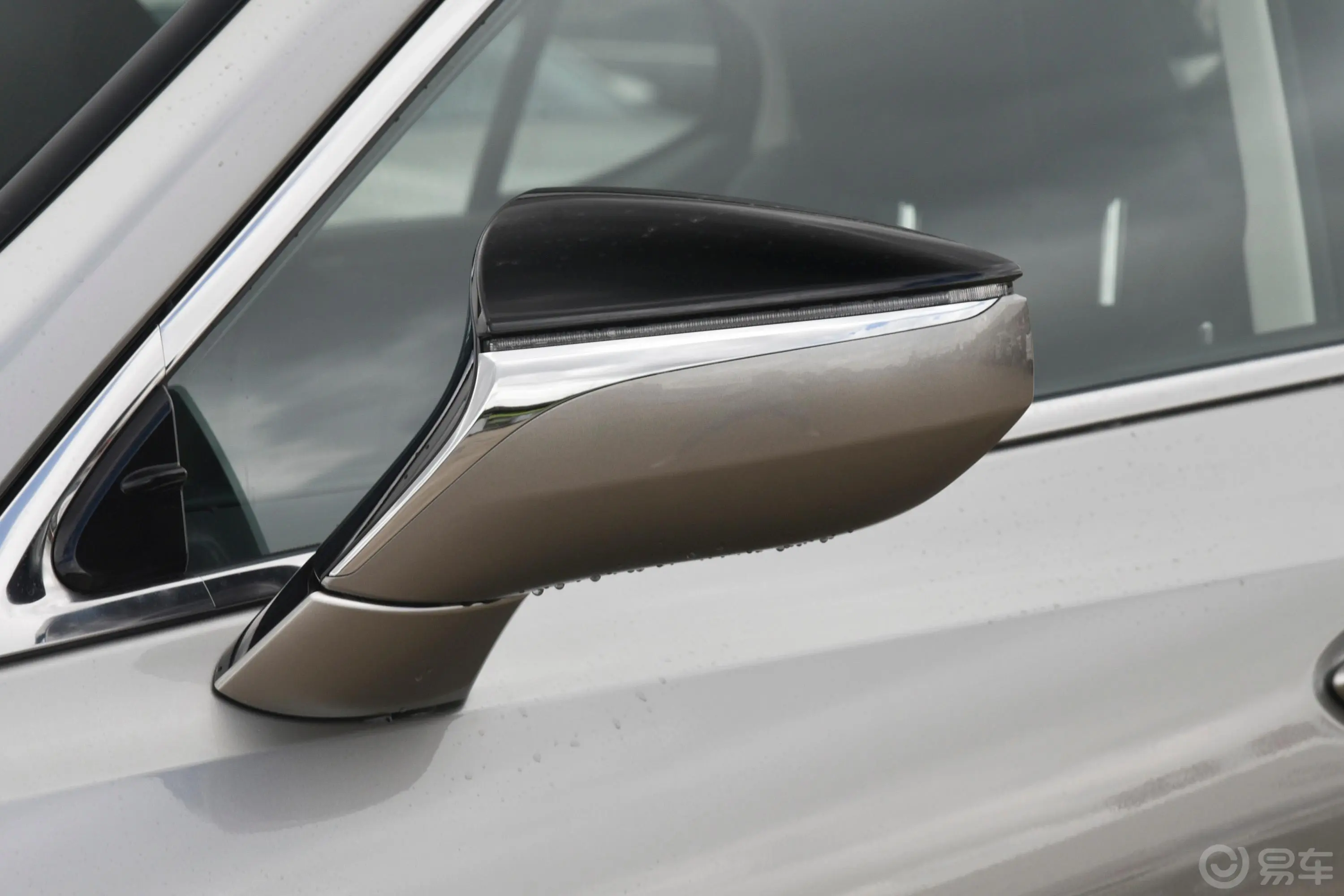 雷克萨斯ES300h 卓越版主驾驶后视镜背面
