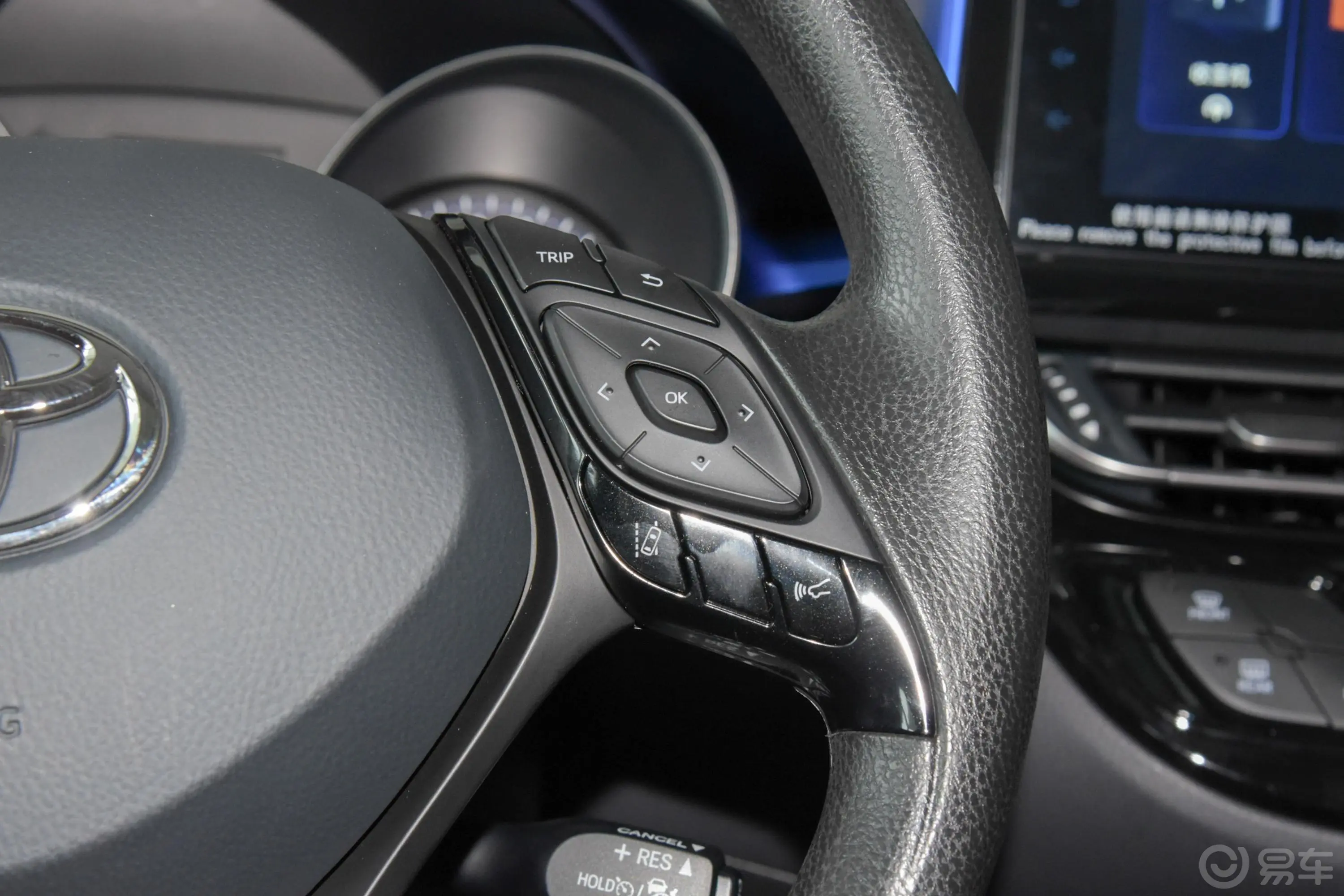 丰田C-HR2.0L 舒适版右侧方向盘功能按键