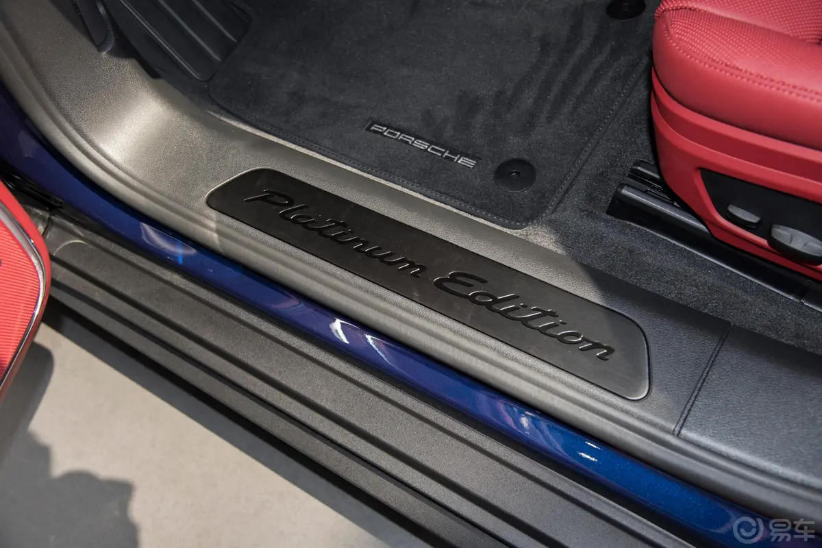 Panamera E-HybridPanamera 4 铂金版 2.9T前排迎宾踏板