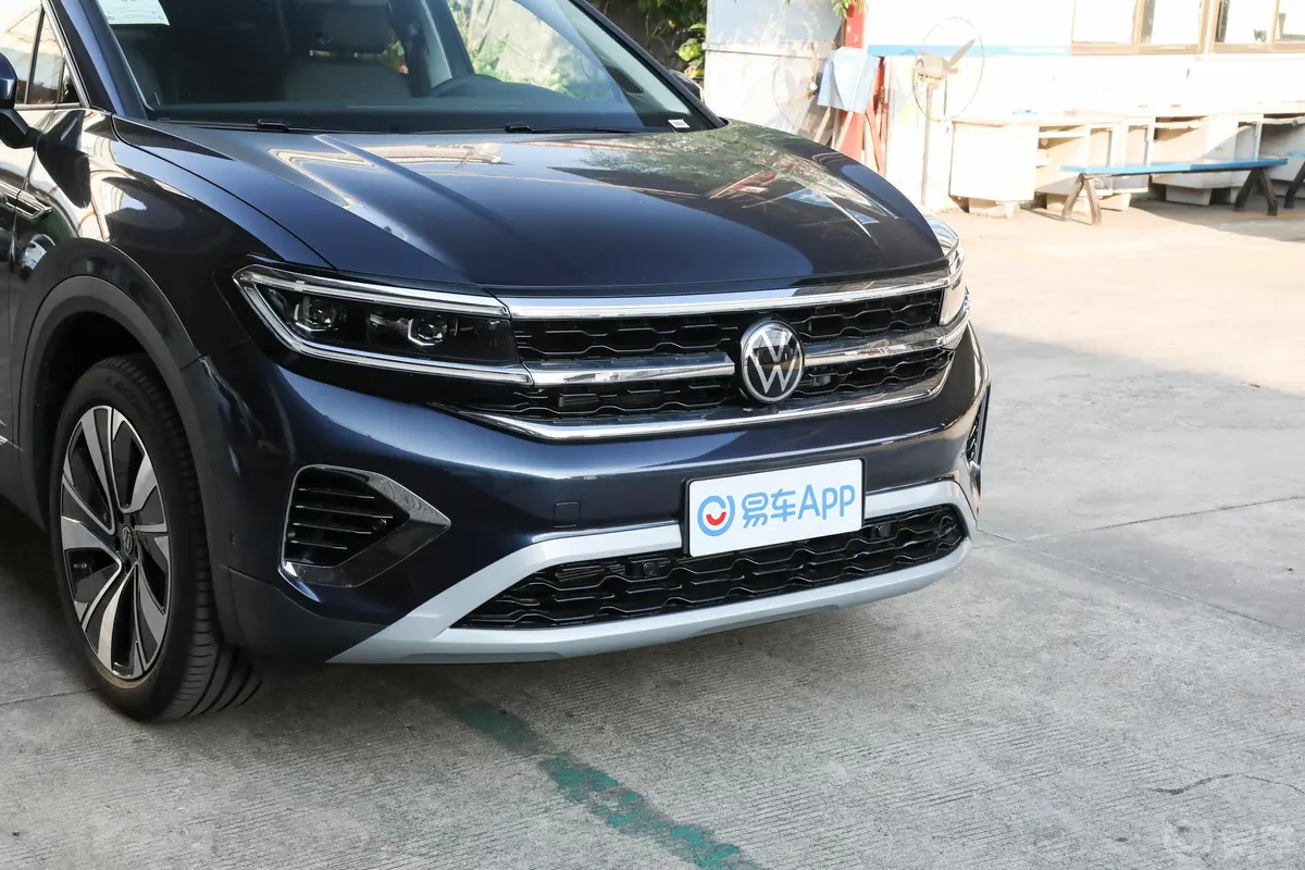 揽境380TSI 四驱旗舰胜境版 6座前格栅侧俯拍