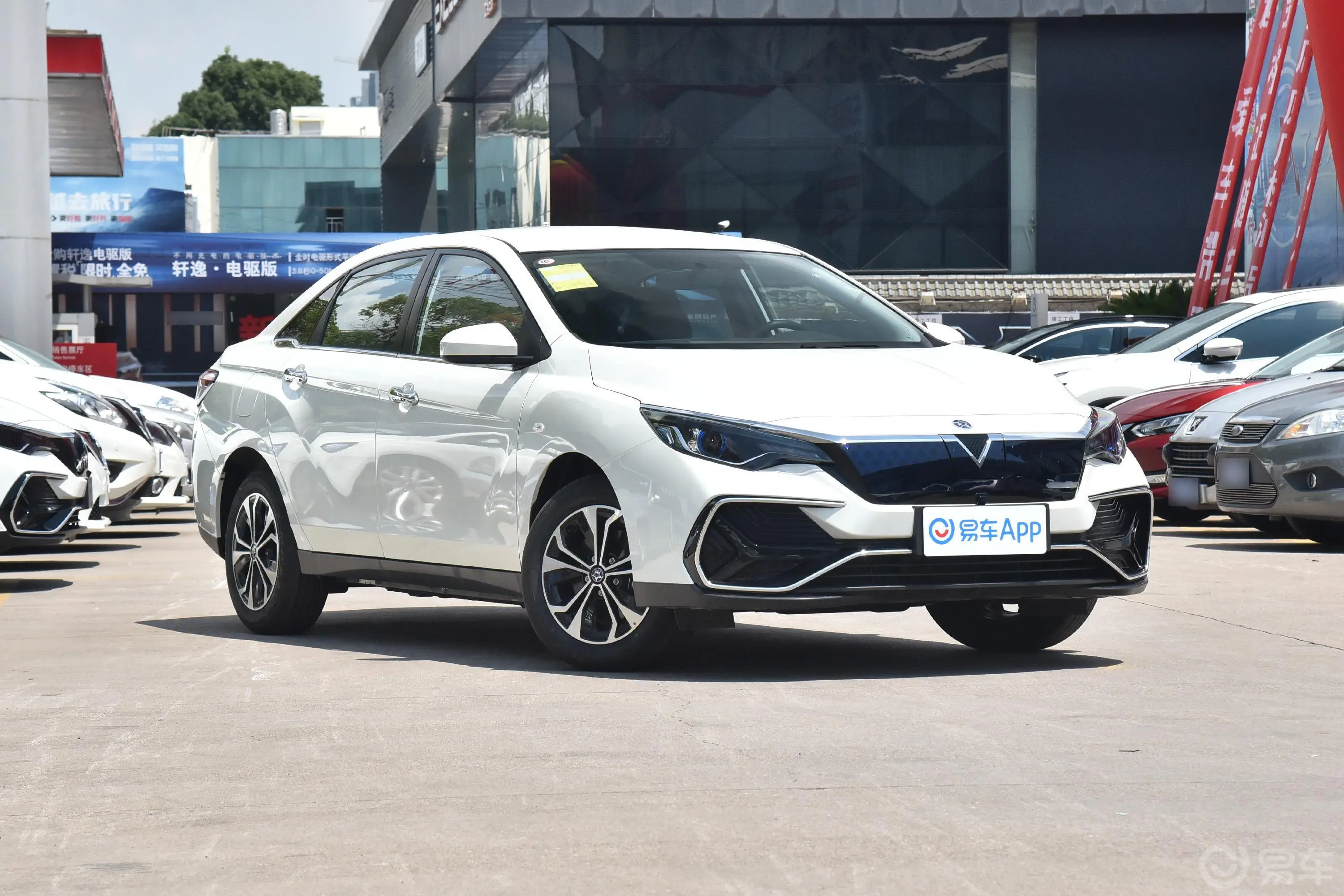 启辰D60 EV410km 标准续航 T3版侧前45度车头向右水平