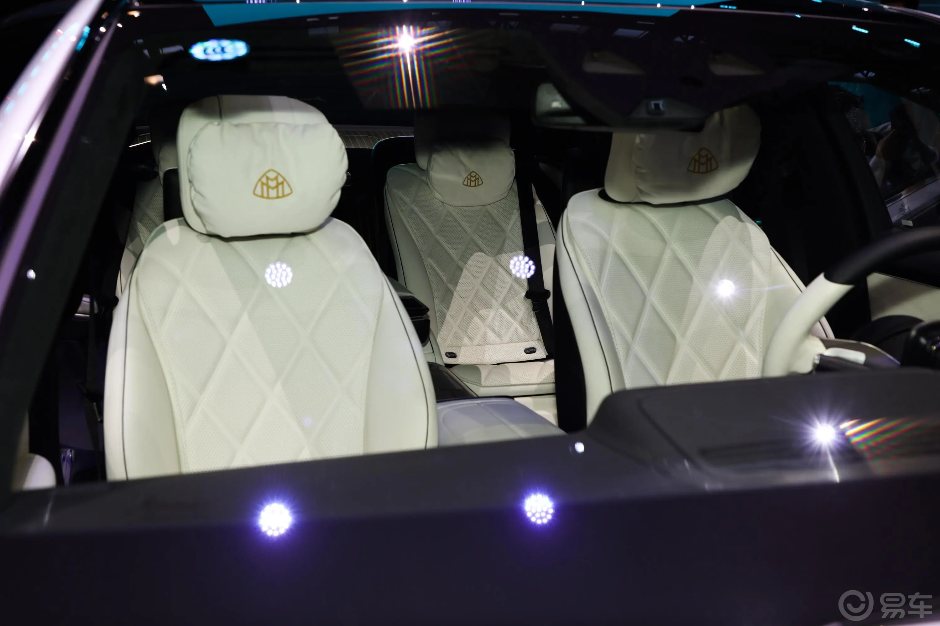 迈巴赫S级S 680 4MATIC 匠心高定首发版-双色前排
