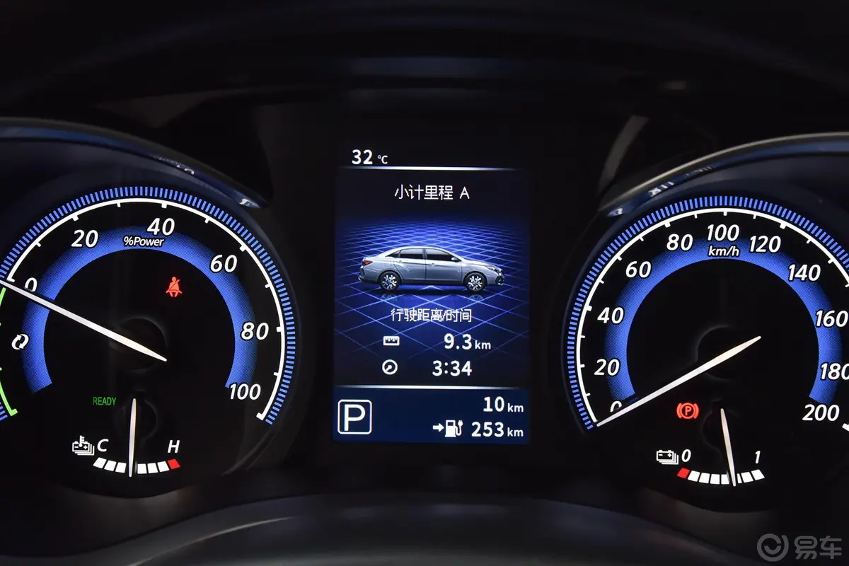 启辰D60 EV410km 标准续航 T3版主驾驶位