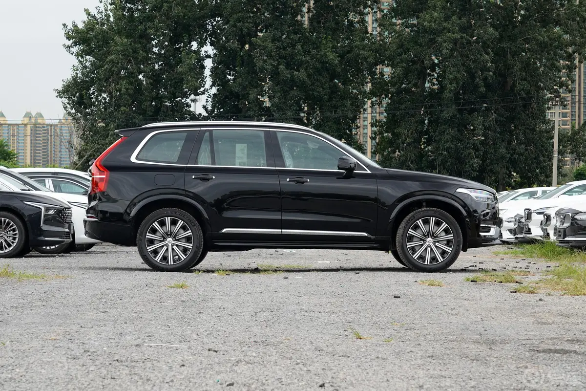 沃尔沃XC90B6 智逸豪华版 7座正侧车头向右水平