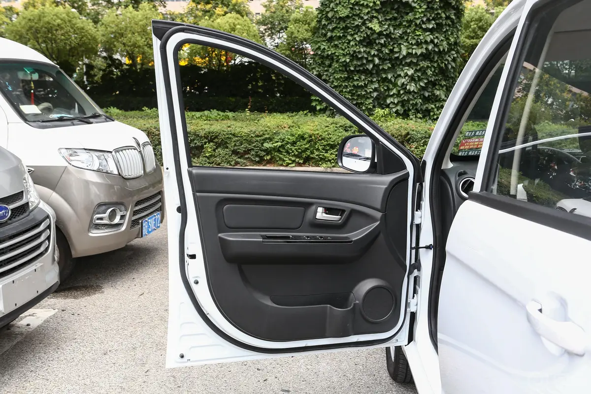 博腾V1乘用版 1.5L 手动 标准型驾驶员侧前车门