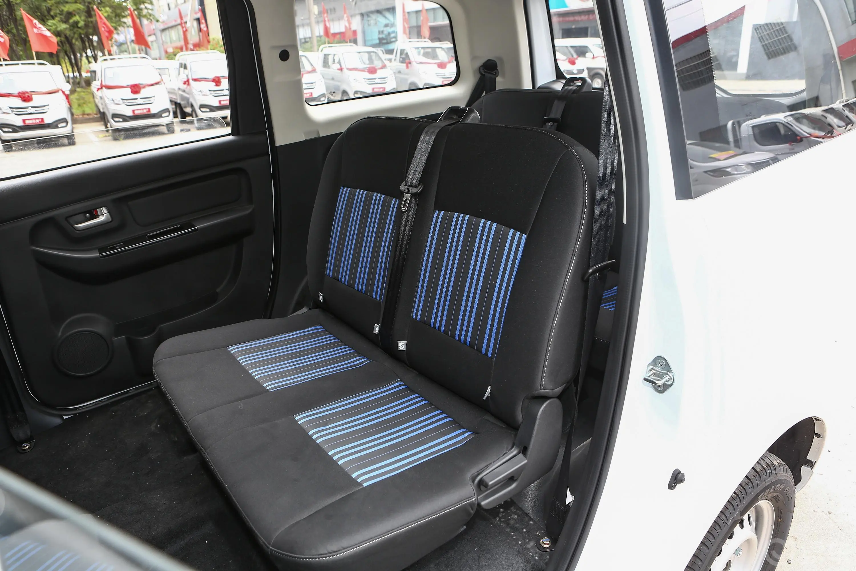 博腾V1乘用版 1.5L 手动 标准型后排座椅