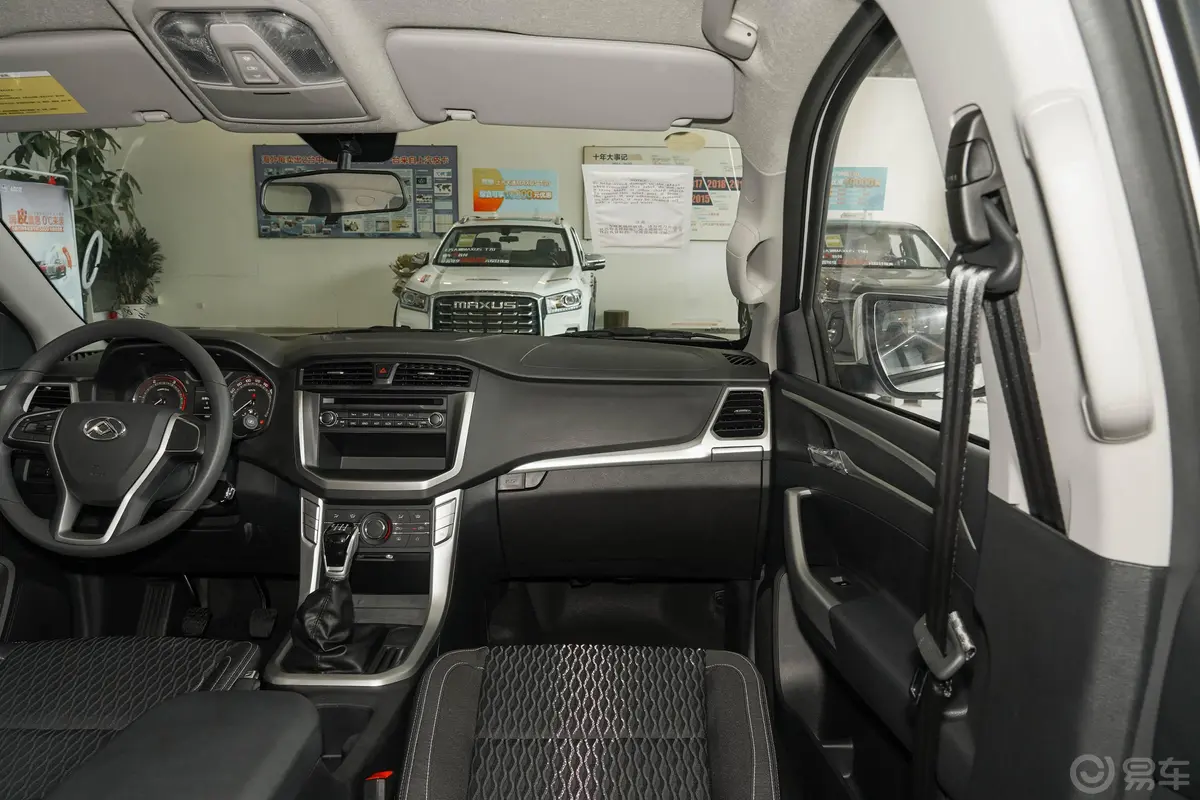 大通T60五周年纪念版 2.0T 手动两驱长箱平底舒适版副驾驶位区域