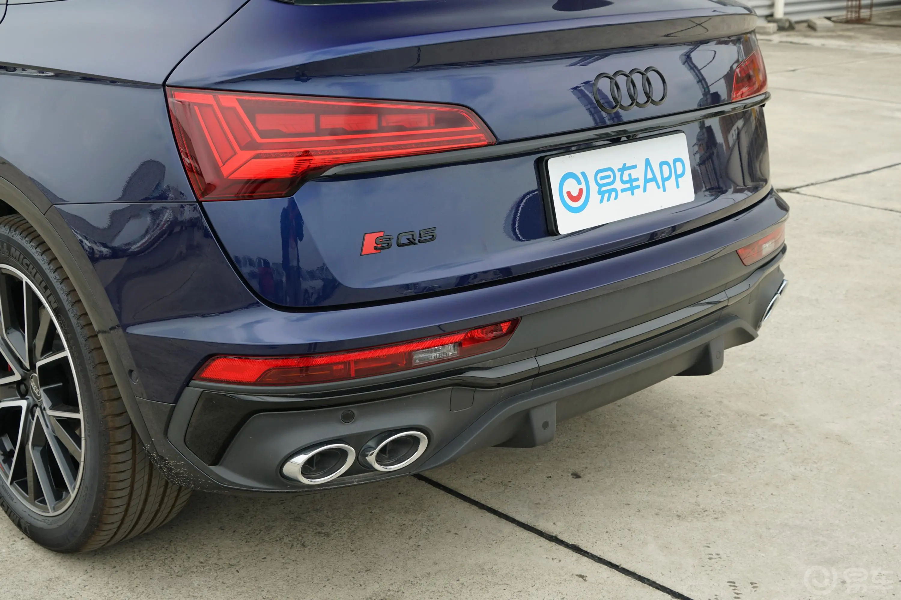 奥迪SQ5 Sportback3.0T quattro车后雷达