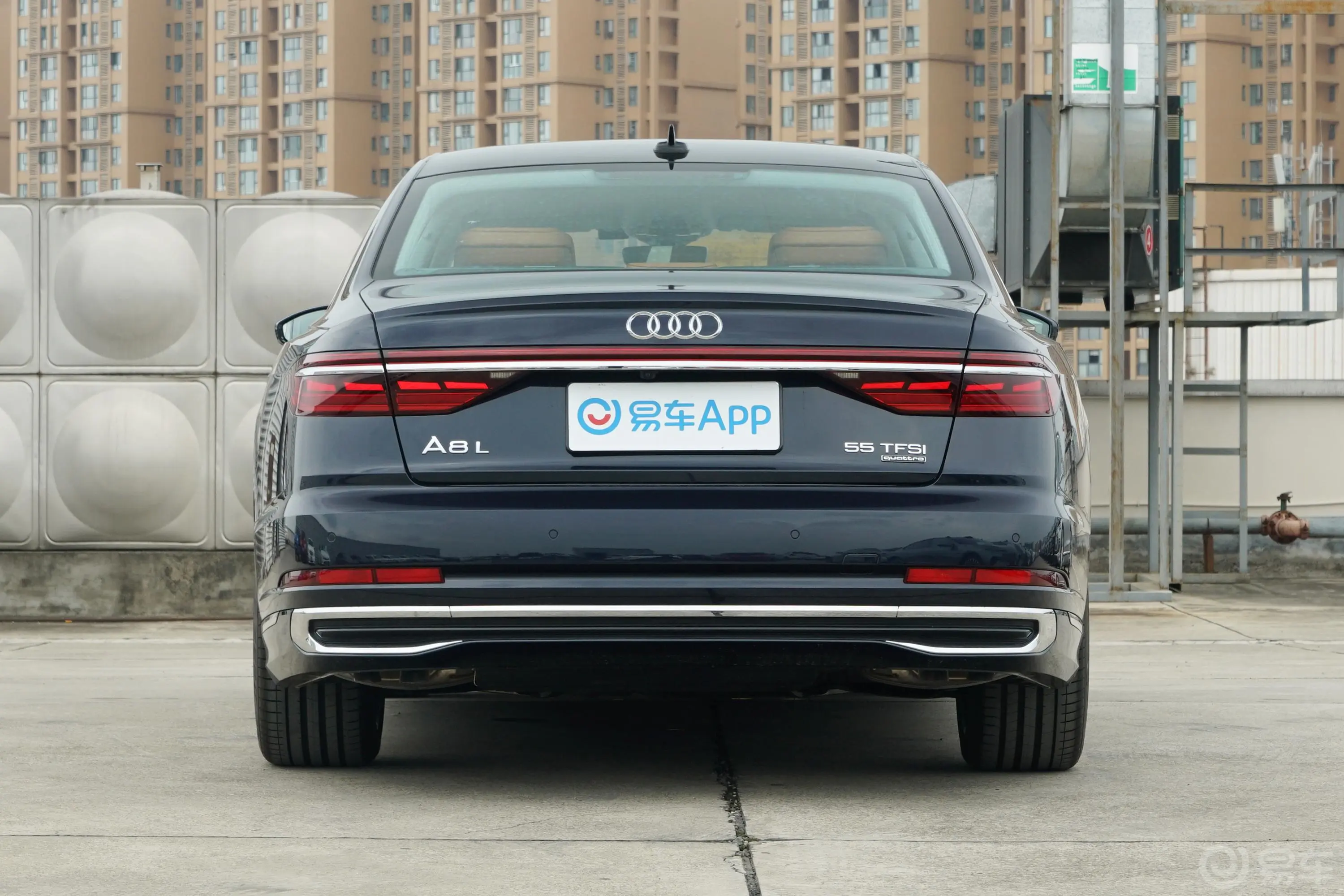 奥迪A8改款 A8L 55 TFSI quattro 旗舰型正后水平