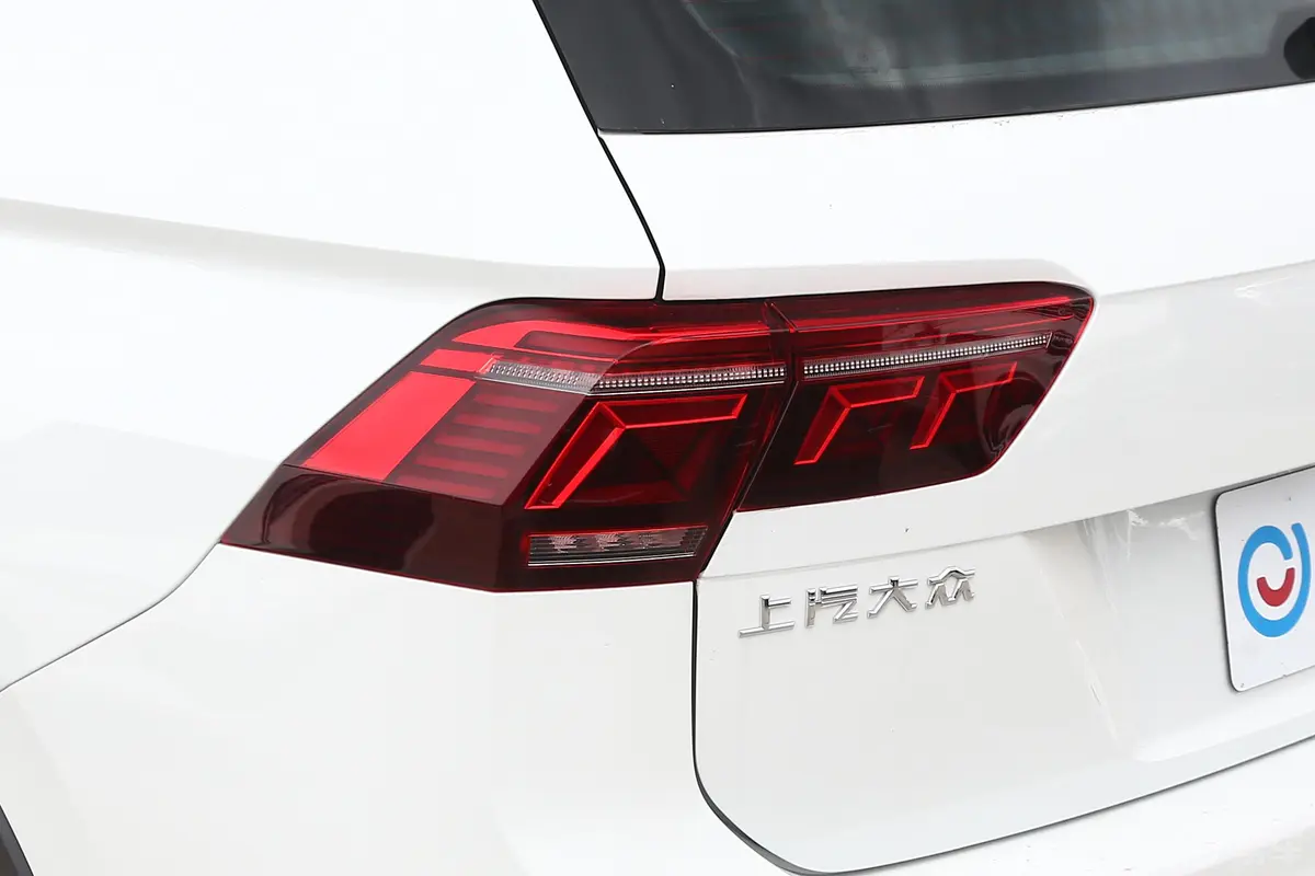 途观L330TSI 两驱R-Line越享版 5座尾灯侧45度俯拍