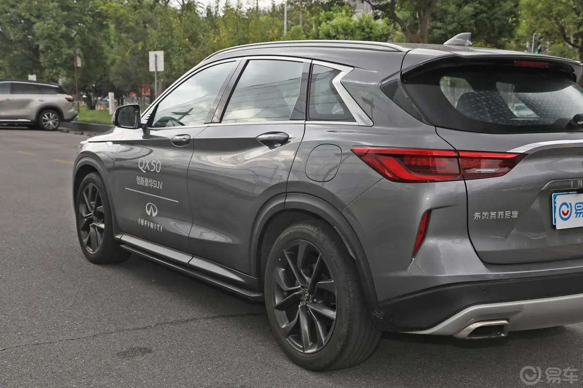 英菲尼迪QX502.0T 四驱旗舰版外观细节