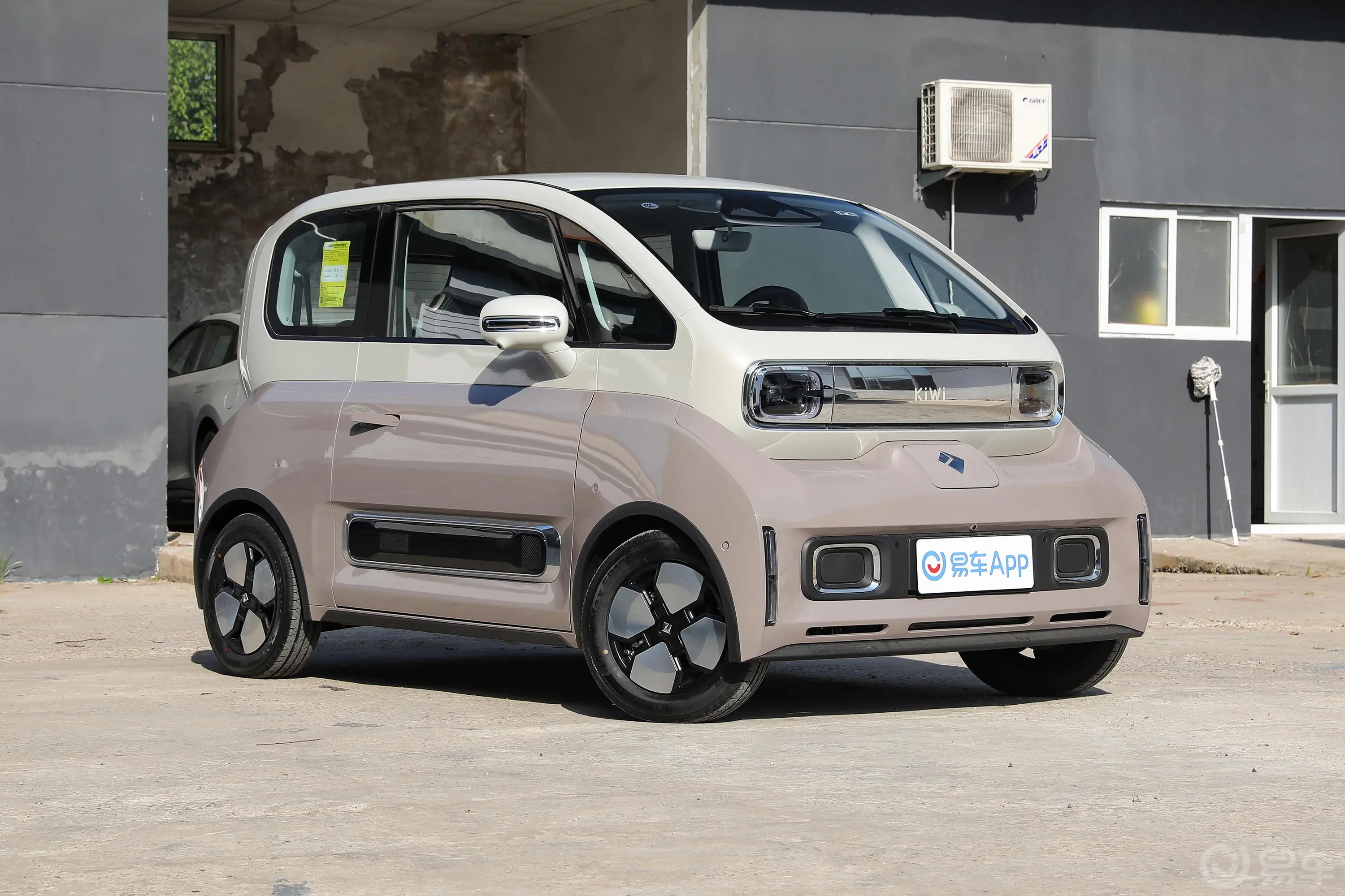 宝骏KiWi EV301km 大疆版 磷酸铁锂侧前45度车头向右水平